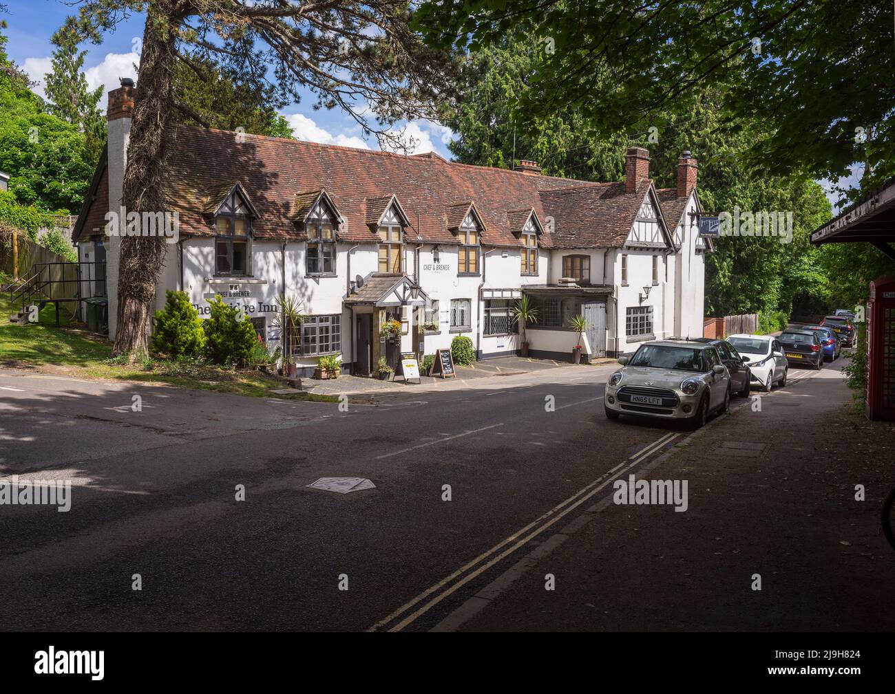 The Bridge Inn public house in the village of Shawford in Hampshire, England Stock Photo