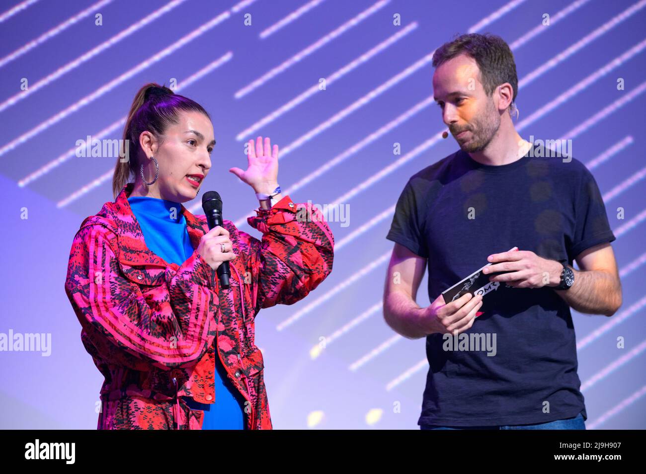 Hamburg, Germany. 18th May, 2022. Tijen Onaran (L), author and influencer, is on stage with OMR CEO Philipp Westermeyer (R). The OMR digital festival in Hamburg focuses on a combination of trade fair, workshops and party. Credit: Jonas Walzberg/dpa/Alamy Live News Stock Photo