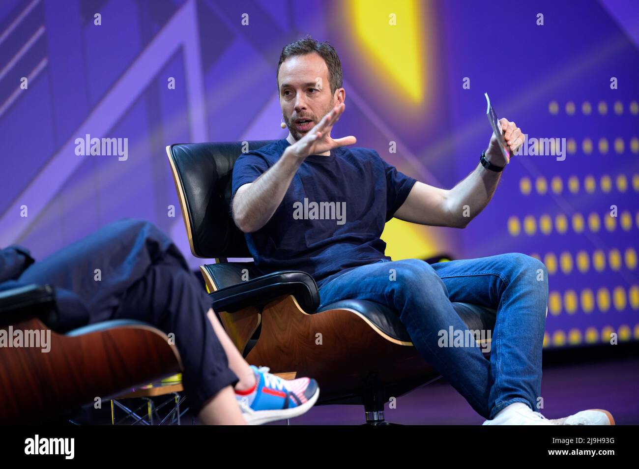 Hamburg, Germany. 18th May, 2022. OMR CEO Philipp Westermeyer interviews on a stage. The OMR digital festival in Hamburg focuses on a combination of trade fair, workshops and party. Credit: Jonas Walzberg/dpa/Alamy Live News Stock Photo