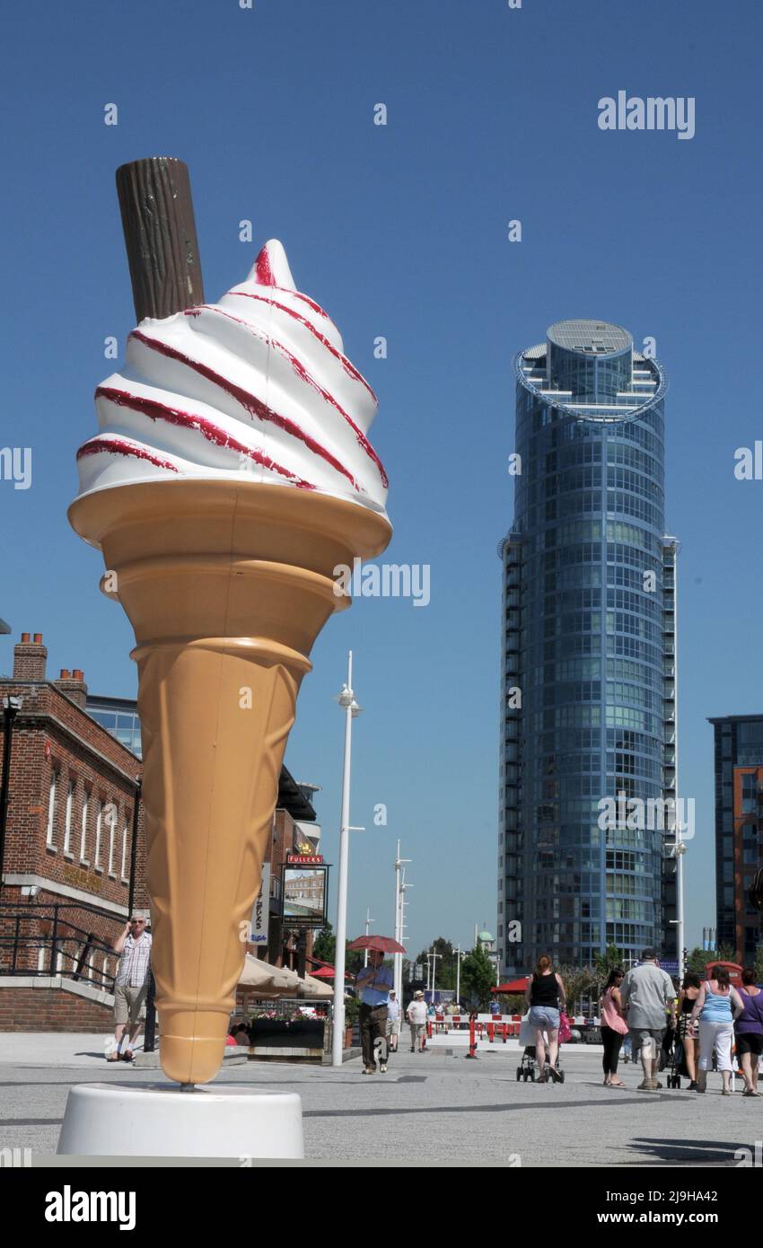 Lipstick tower portsmouth hires stock photography and images Alamy