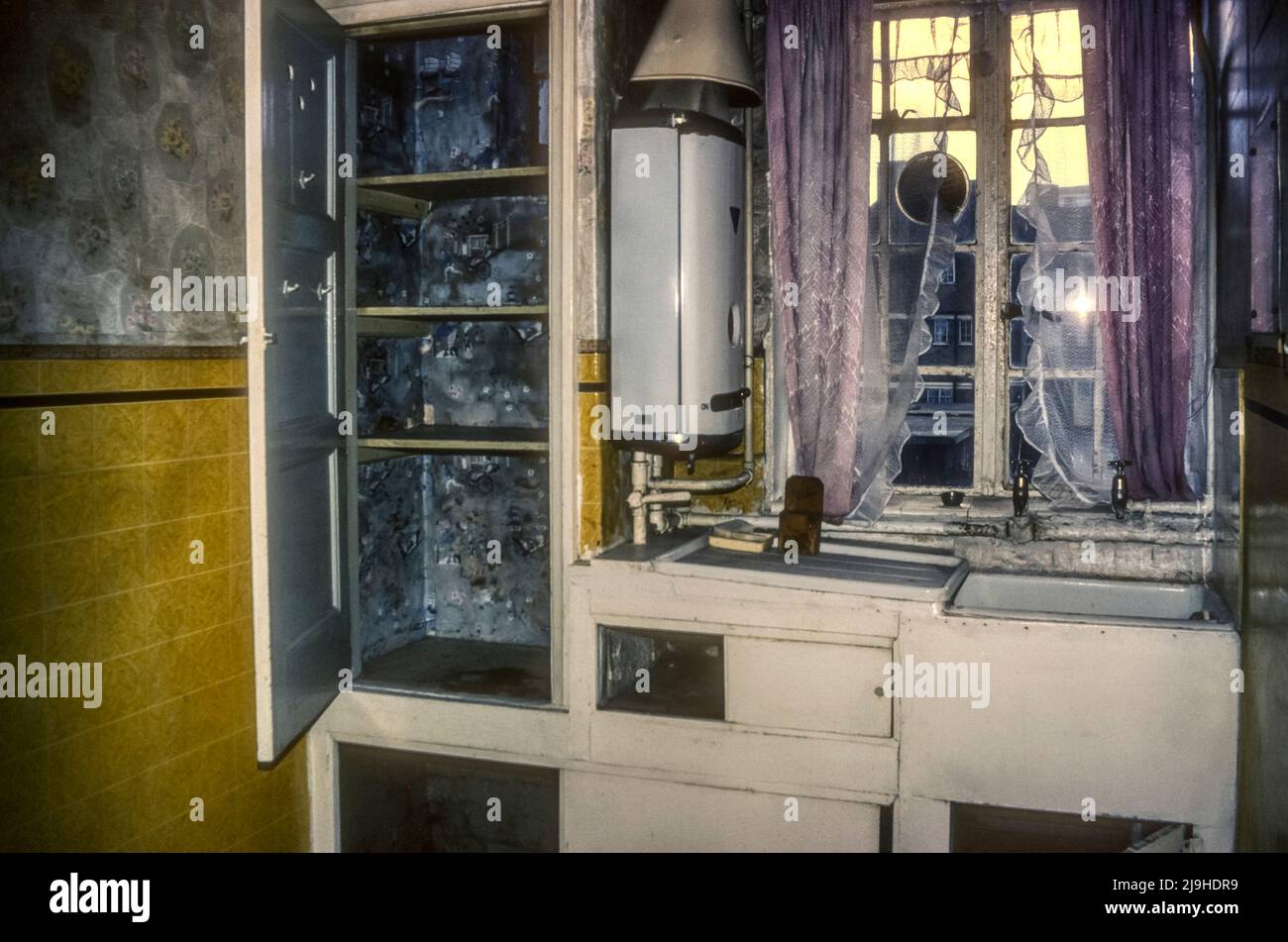 1978 archive image of  a kitchen at The Moorings flats in Newham, prior to modernisation & refurbishment works. Owned by Church Army Housing. Stock Photo