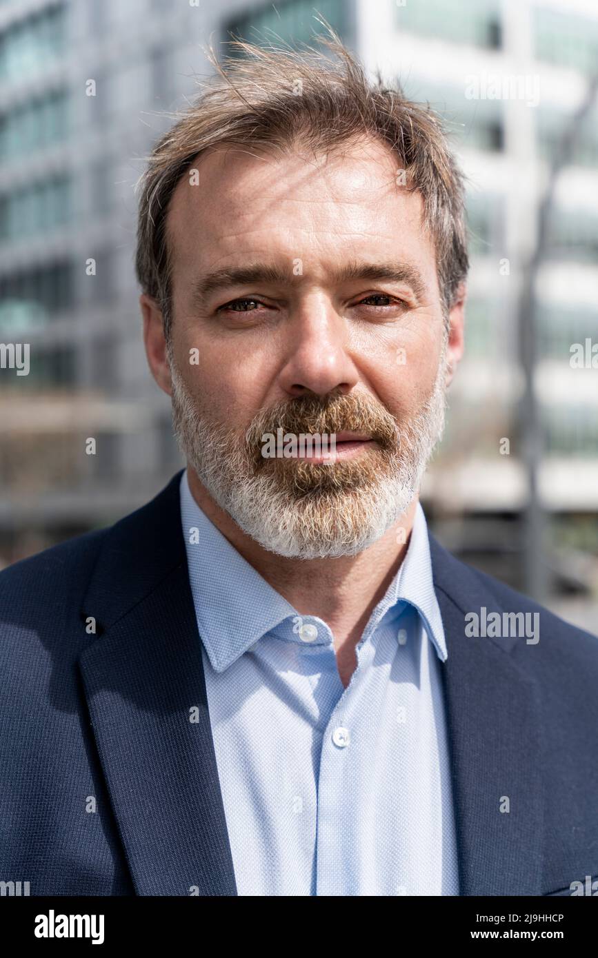 Mature businessman in suit hi-res stock photography and images - Alamy