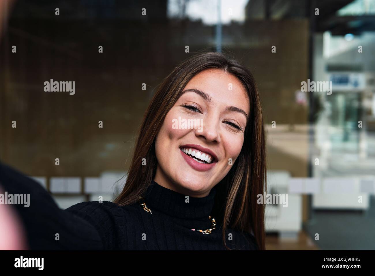 Happy young woman with long brown hair Stock Photo - Alamy