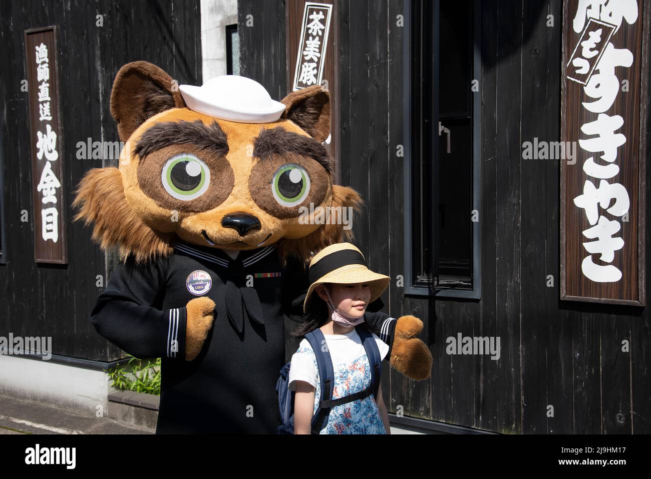 Shimoda, Japan. 22nd May, 2022. Yoko-pon, the official mascot of Commander, U.S. Navy Fleet Activities Yokosuka, poses with a young Japanese girl during the 83rd annual Shimoda Black Ship festival May 22, 2022 in Shimoda, Japan. The Shimoda Black Ship festival, or Shimoda Kurofune, celebrates the arrival of Commodore Matthew Perry and the opening of Japan to the outside world. Credit: MC1 Kaleb J. Sarten/U.S. Air Force/Alamy Live News Stock Photo