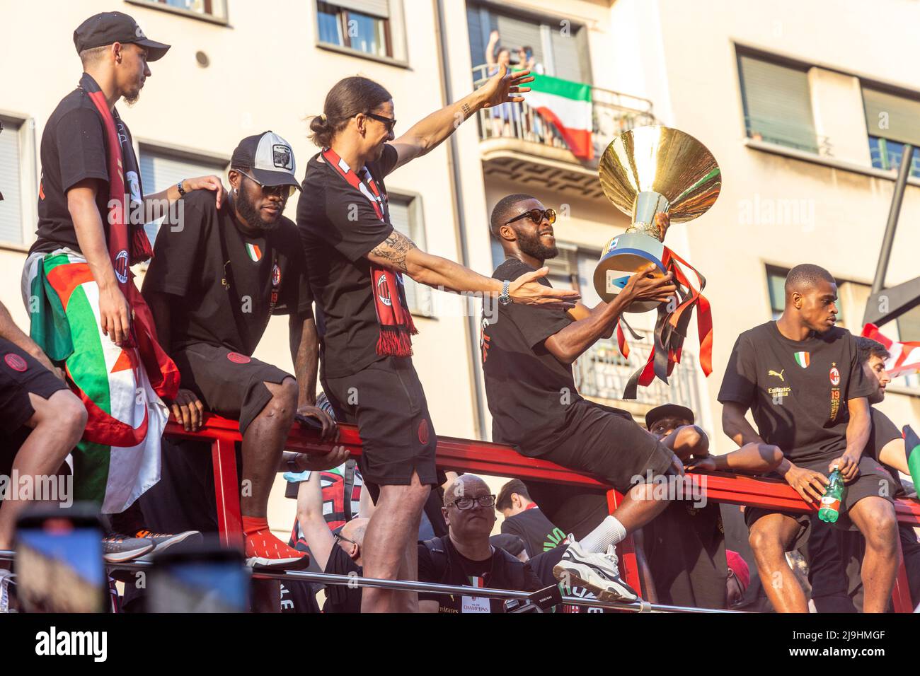 Milan, Italy - may 23 2022 - a.c. Milan celebrates winning championship  2021-22 - a.c. milan players on a bus toor in Milano for celebration  Credit: Christian Santi/Alamy Live News Stock Photo - Alamy