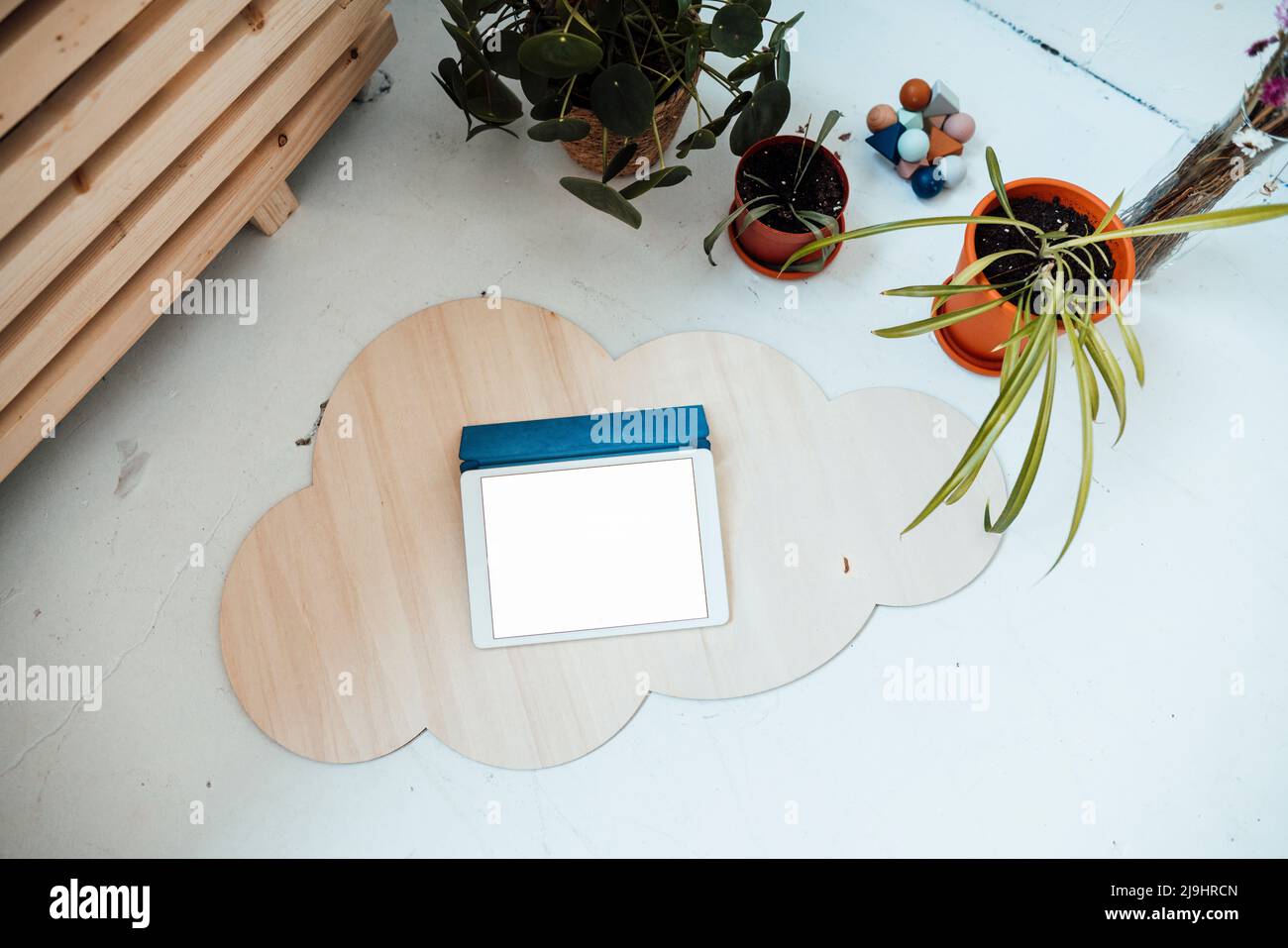 Blank screen of tablet PC on cloud cut out Stock Photo