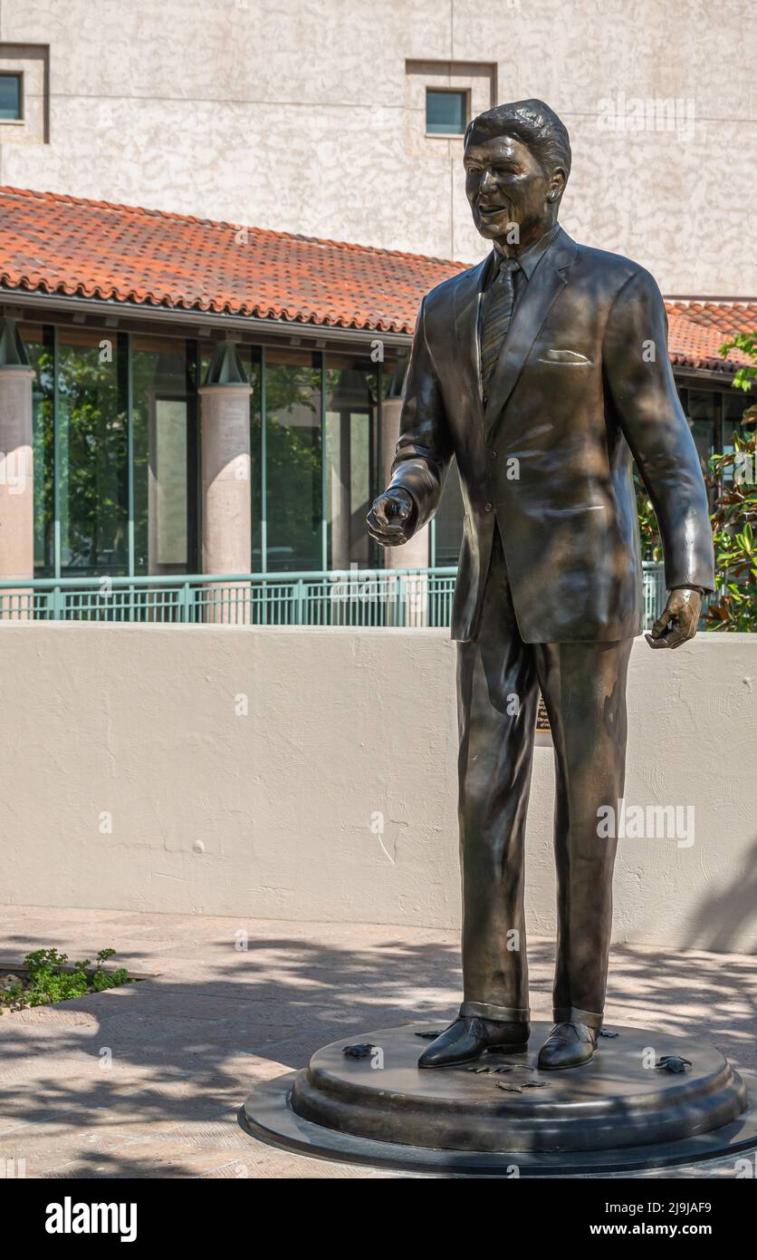 Simi Valley, California, USA - April 27, 2022: Ronald Reagan Presidential Library. Closeup of Lifesize bronze statue at entrance to his library. Sun-b Stock Photo