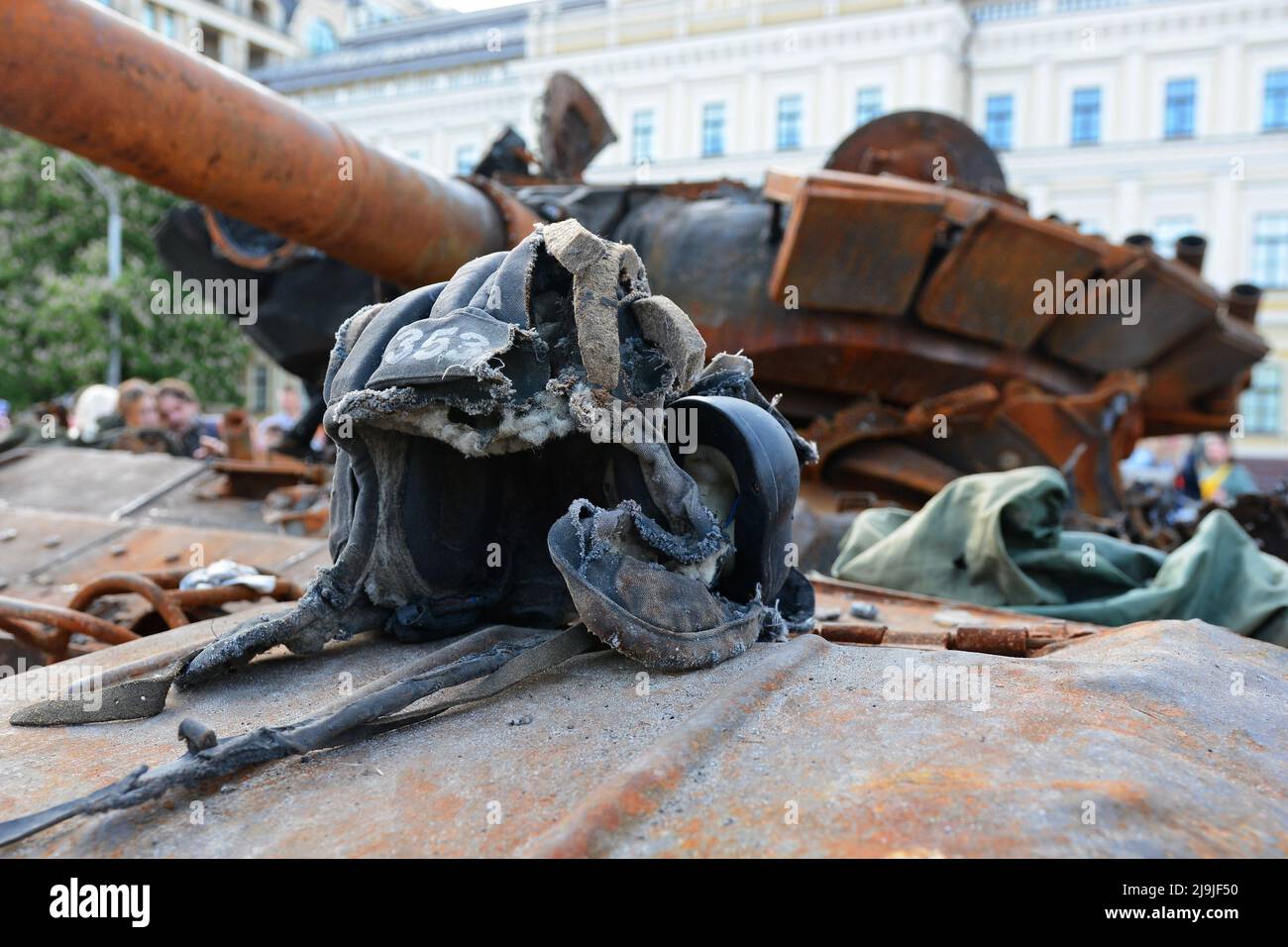 Kyiv, Ukraine. 23rd May, 2022. A view of a Russian tank exhibited at Mykhailivska Square. Russia invaded Ukraine on 24 February 2022, triggering the largest military attack in Europe since World War II. (Photo by Aleksandr Gusev/SOPA Images/Sipa USA) Credit: Sipa USA/Alamy Live News Stock Photo