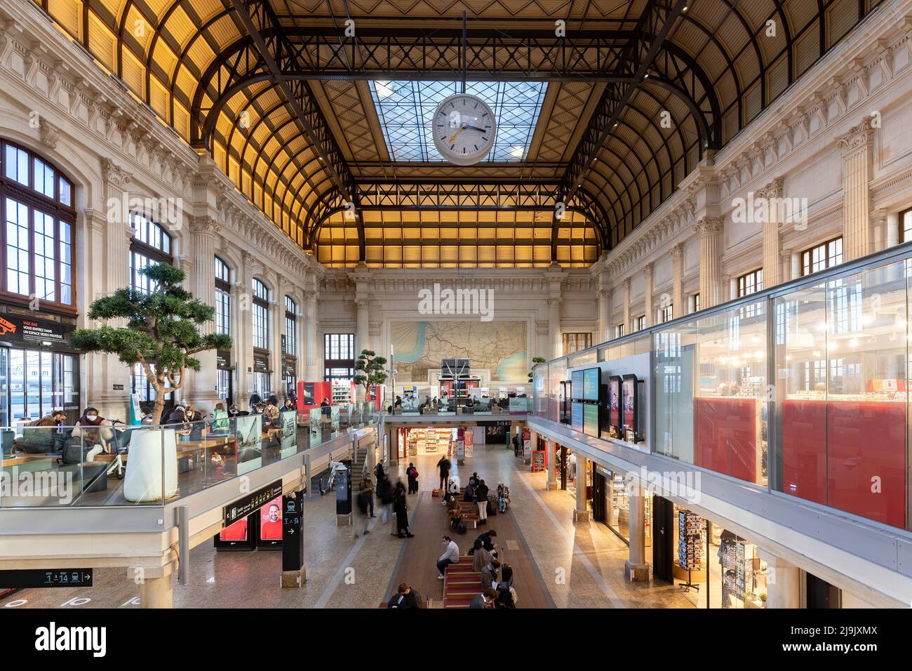 The gare Saint Jean in Bordeaux France during the day Stock Photo - Alamy