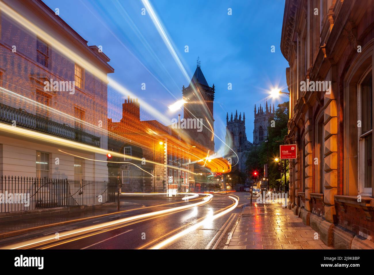 City street rainy night hi-res stock photography and images - Alamy
