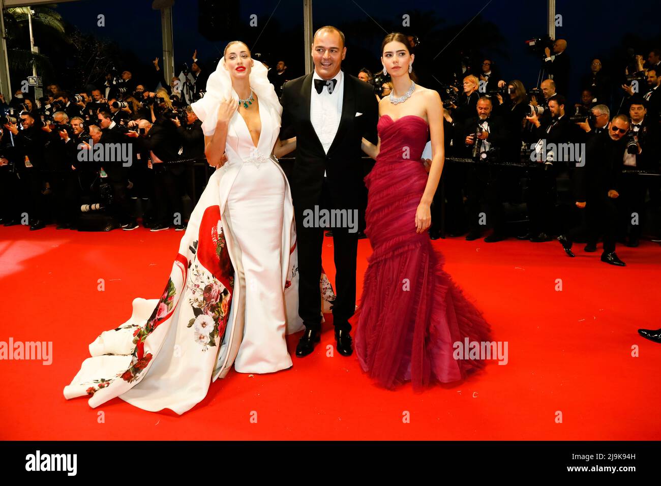 Cannes, Frankreich. 23rd May, 2022. Jessica Michel (l), Milutin Gatsby and Helena Gatsby attend the premiere of 'Crimes of the Future' during the 75th Annual Cannes Film Festival at Palais des Festivals in Cannes, France, on 23 May 2022. Credit: dpa/Alamy Live News Stock Photo