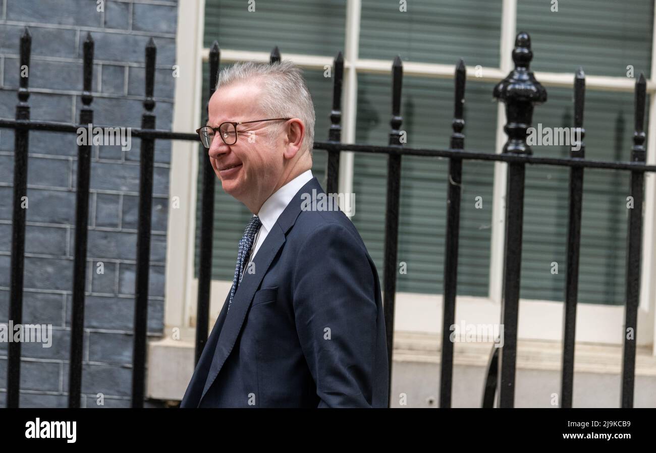 London, UK. 24th May, 2022. Michael Gove, Secretary of State for Housing Communities and Local Government, arrives at a cabinet meeting at 10 Downing Street London. Credit: Ian Davidson/Alamy Live News Stock Photo