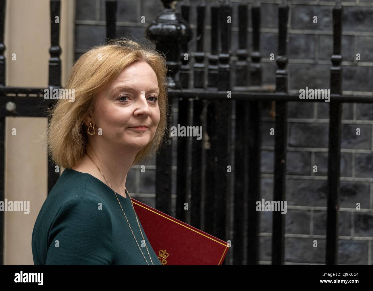 London, UK. 24th May, 2022. Liz Truss, Foreign Secretary, arrives at a cabinet meeting at 10 Downing Street London. Credit: Ian Davidson/Alamy Live News Stock Photo