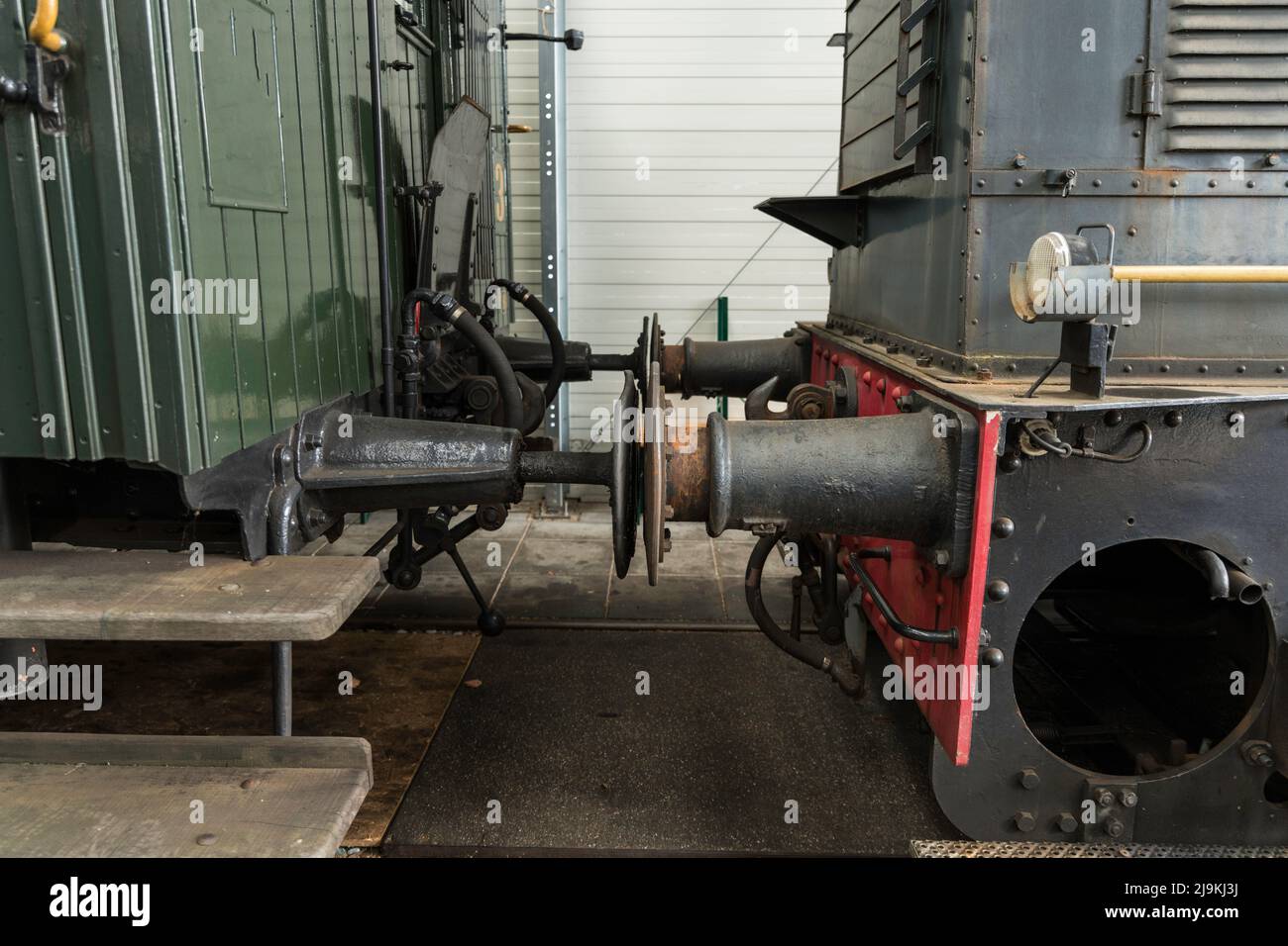 Buffer and chain coupling hires stock photography and images Alamy