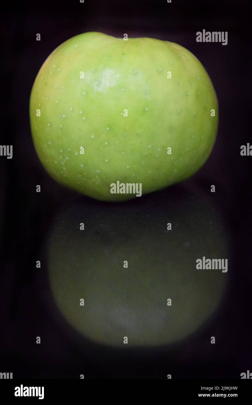granny smith apple Stock Photo Alamy