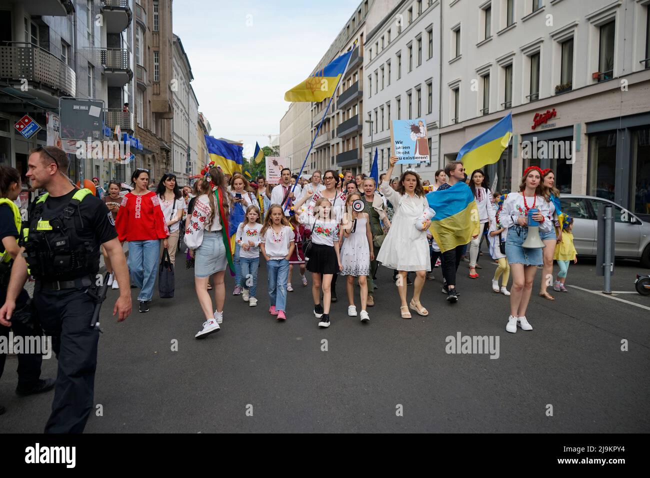 Impressionen - Demonstration ukrainischer Muetter mit ihren Kindern gegen die russische Invasion der Ukraine, 19. Mai 2022, Berlin / impressions - dem Stock Photo