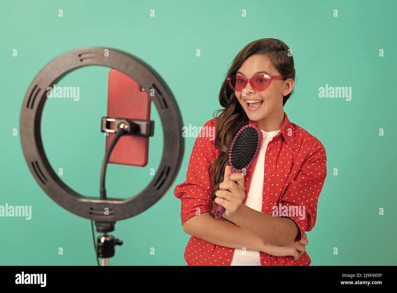 Teen girl brushing hair hi-res stock photography and images - Alamy