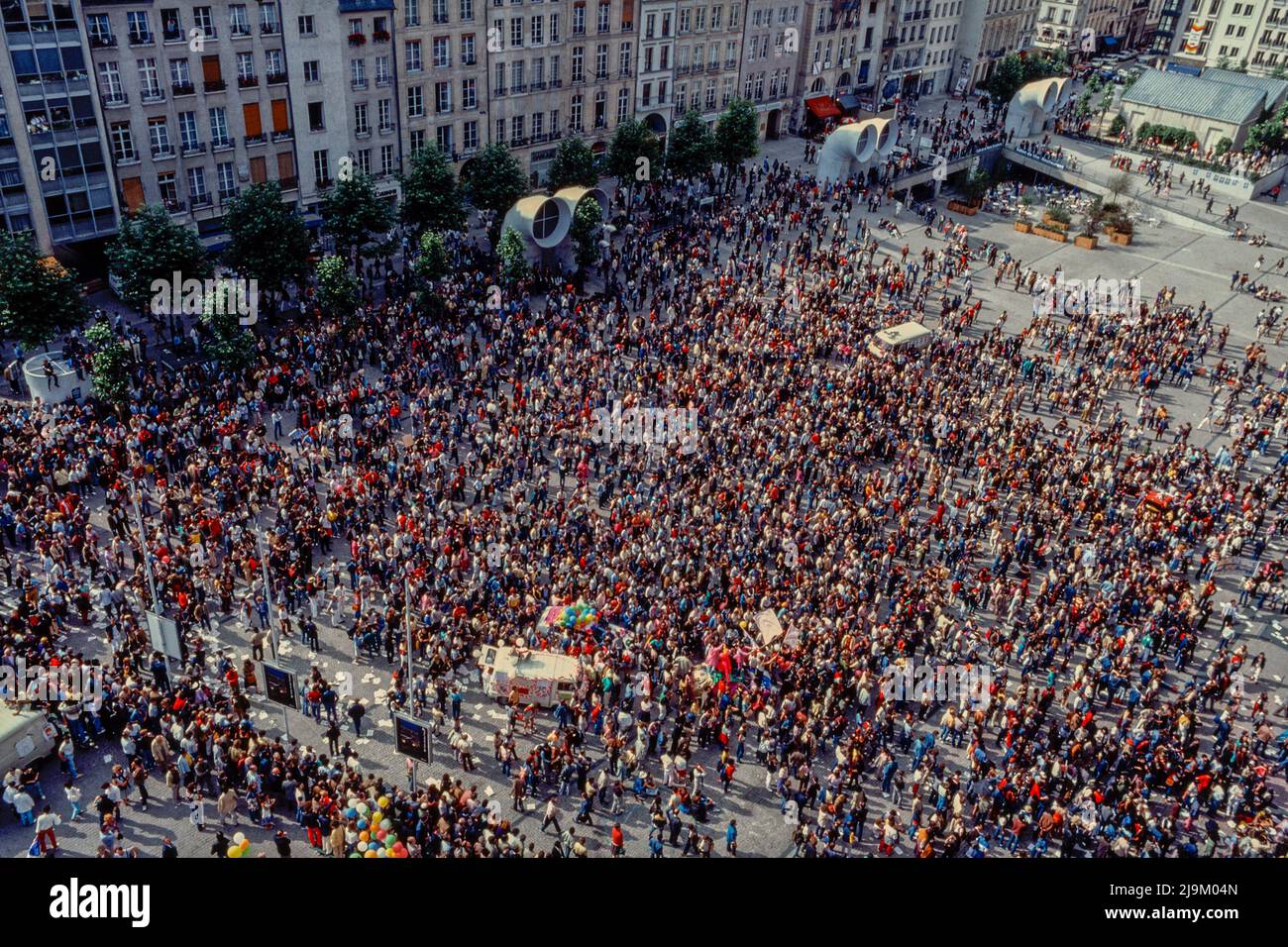 Paris, France, High Angle, Large Crowd, LGBT Fierté, Gay Pride March, 1982, 1980s Archives Stock Photo