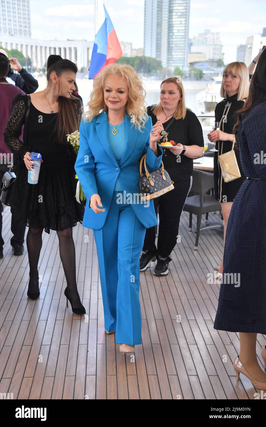 Anal orgazmdan kelib chiqqan konvulsiyalar Bir etuk xonim meni majbur lick uning qin va eshak.