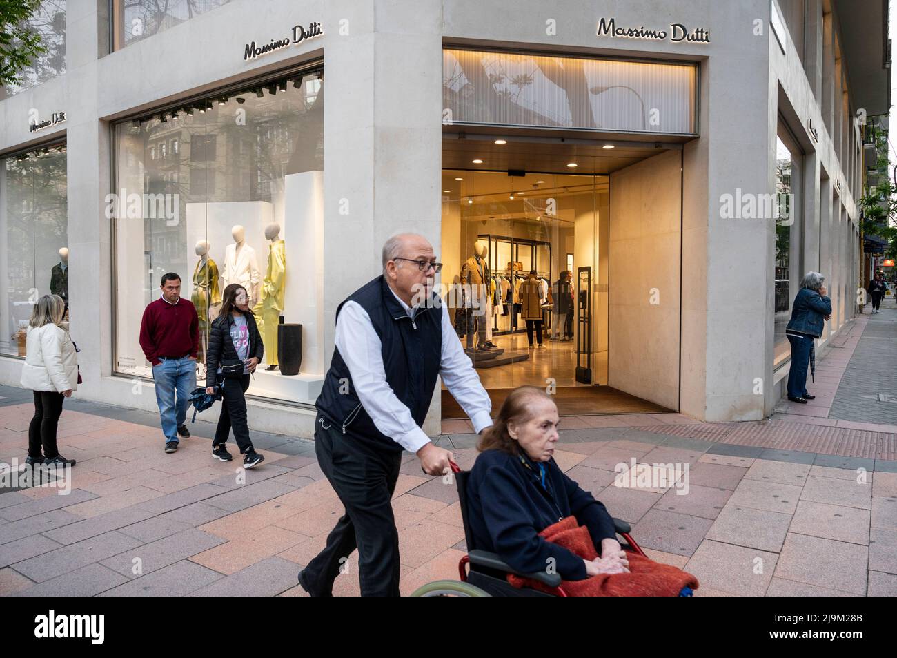 Madrid, Spain. 3rd May, 2022. Pedestrians walk past the Spanish clothing  manufacturing and brand Massimo Dutti store in Spain. (Credit Image: © Xavi  Lopez/SOPA Images via ZUMA Press Wire Stock Photo - Alamy