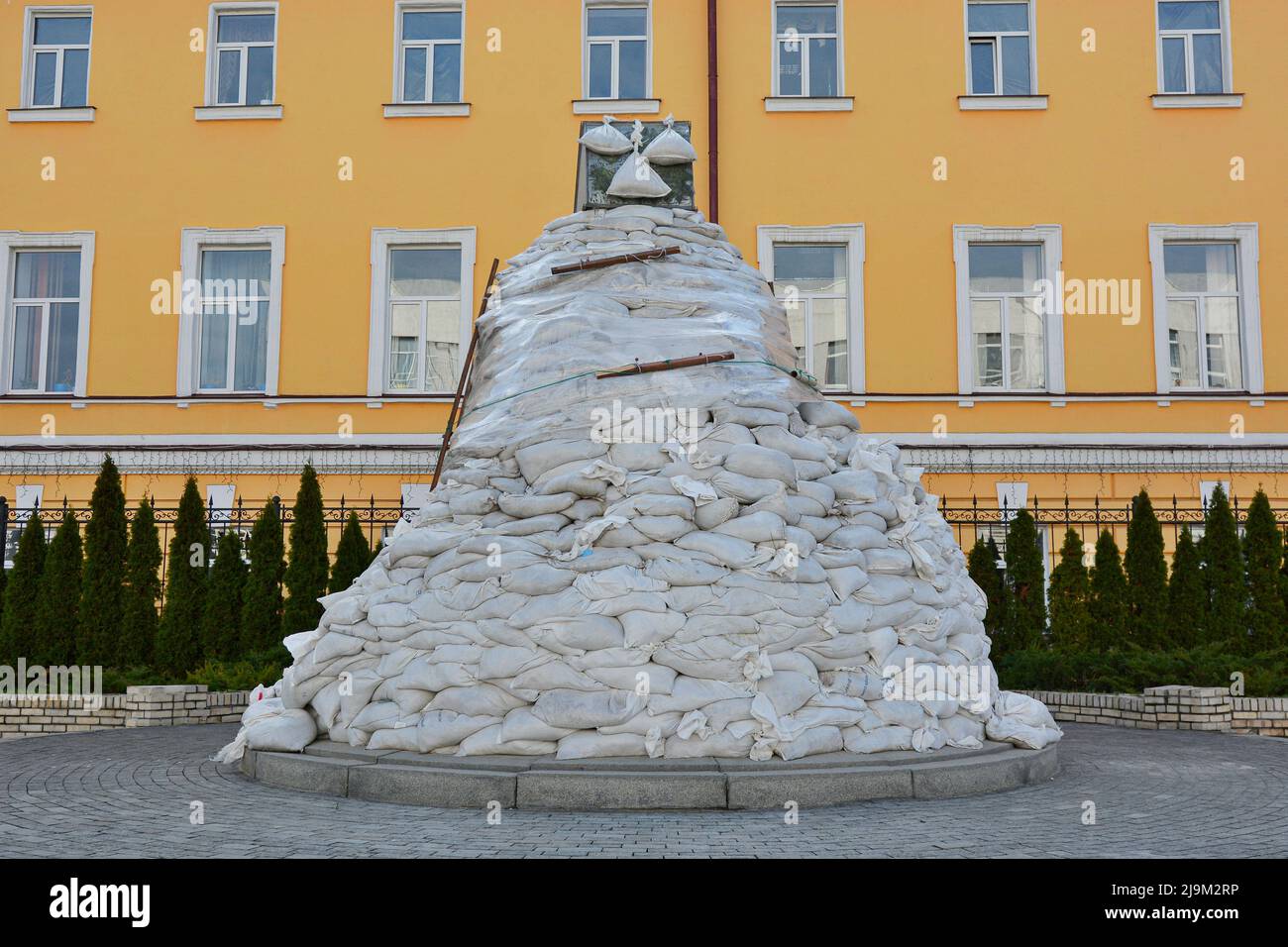 April 27, 2022, Kyiv, Ukraine Sandbags around the monument of the