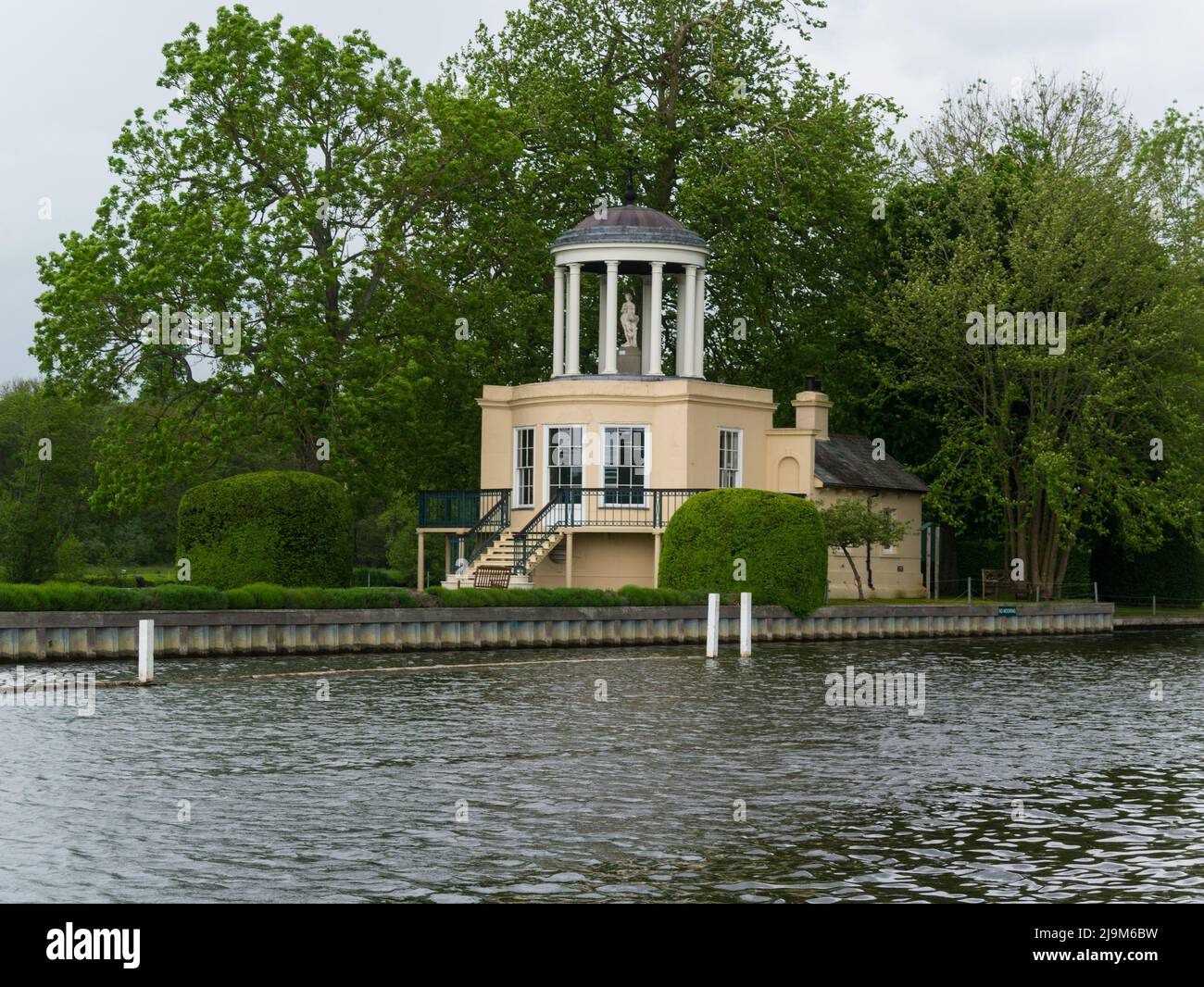Fawley Temple on Temple Island is an ornamental folly designed by 18thc architect James Wyatt  constructed in 1771 designed as a fishing lodge for Faw Stock Photo