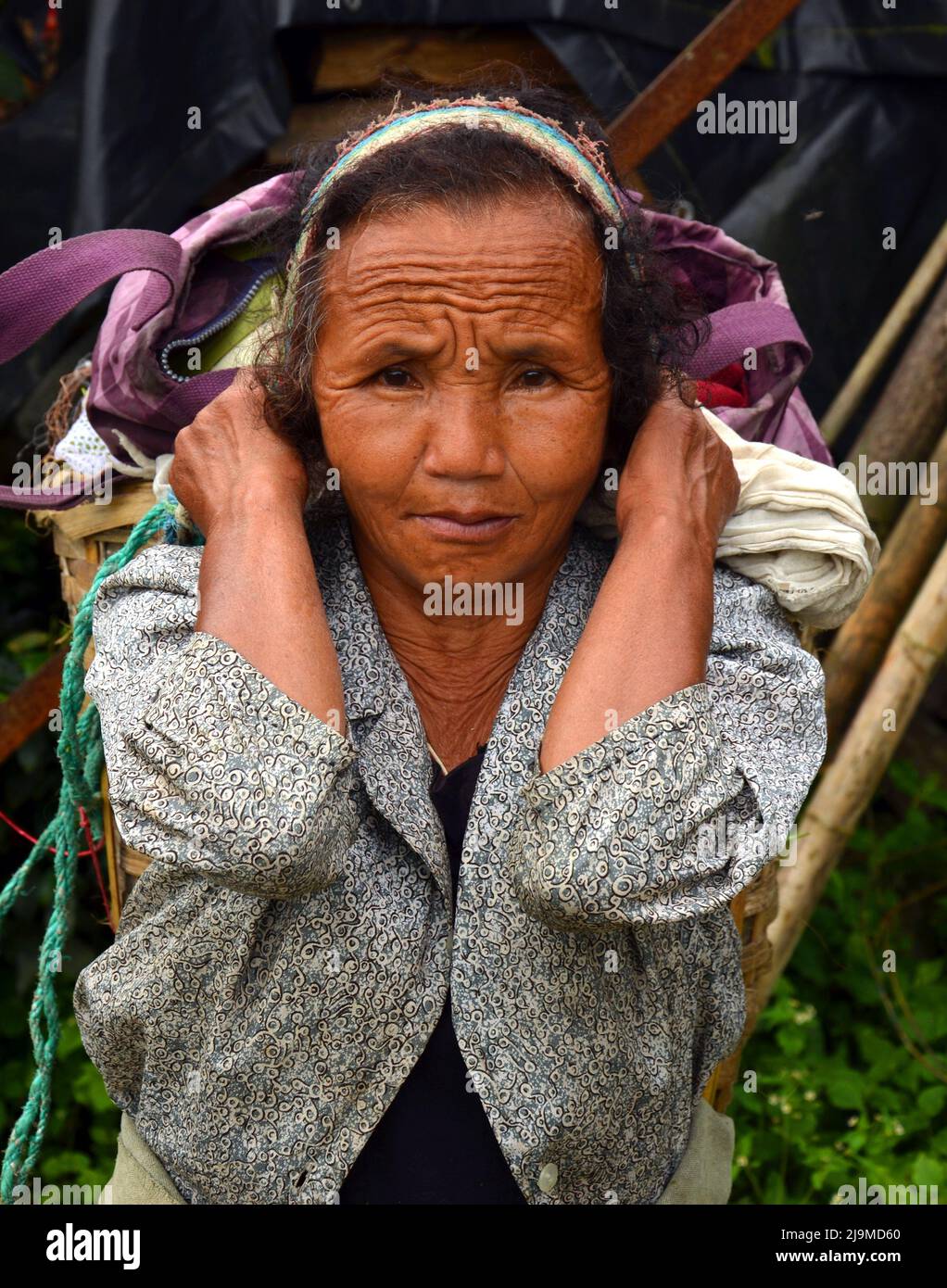 POTRAIT OF A TEA PLUCKER WITH TEA LEAVES PLUCKING BAG ON SHOULDER, CAPTURED AT DARJEELING ,INDIA, ON SEP 24TH, 2016. Stock Photo