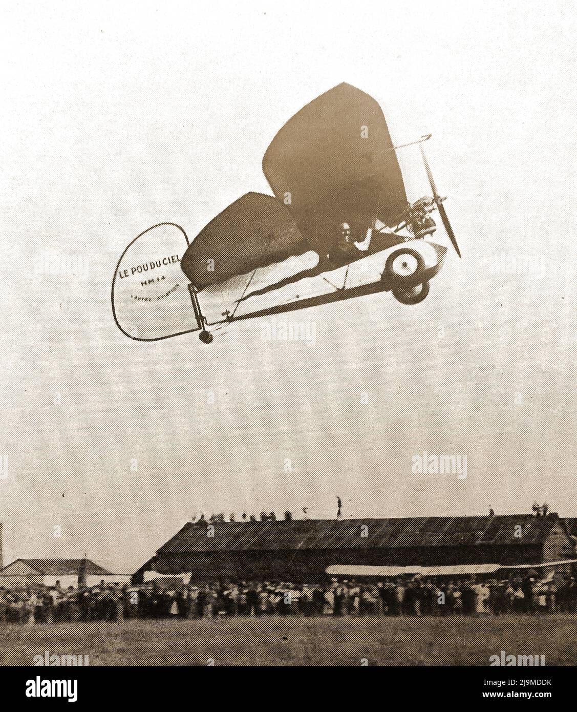 An early photograph of the French built  'Flying Flea'  taking off at an air show.  Also known as  the  Mignet Pou-du-Ciel    or “Louse of the Sky”. it  was   designed by Frenchman Henri Mignet (1893-1965) who  was a French radio engineer. The plane  had  a wingspan of 19.5 feet, a length of 11.5 feet and  weighed   450 pounds -- Mignet Pou-du-Ciel ou avion « Pou du Ciel » conçu par le Français Henri Mignet (1893-1965) qui était ingénieur radio. L’avion avait une envergure de 19,5 pieds, une longueur de 11,5 pieds et pesait 450 livres. Stock Photo