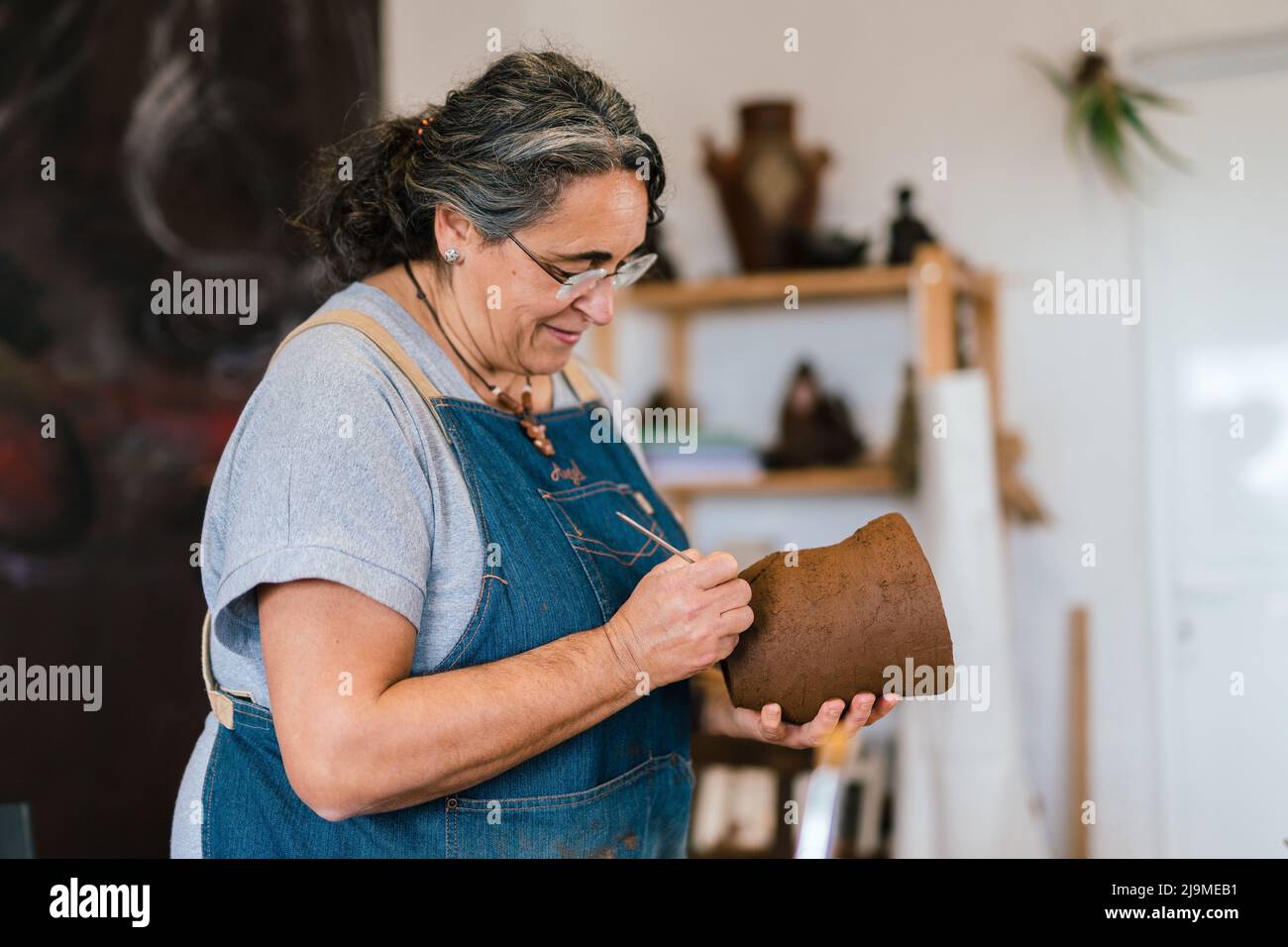 Mature woman creating craft hi-res stock photography and images - Alamy