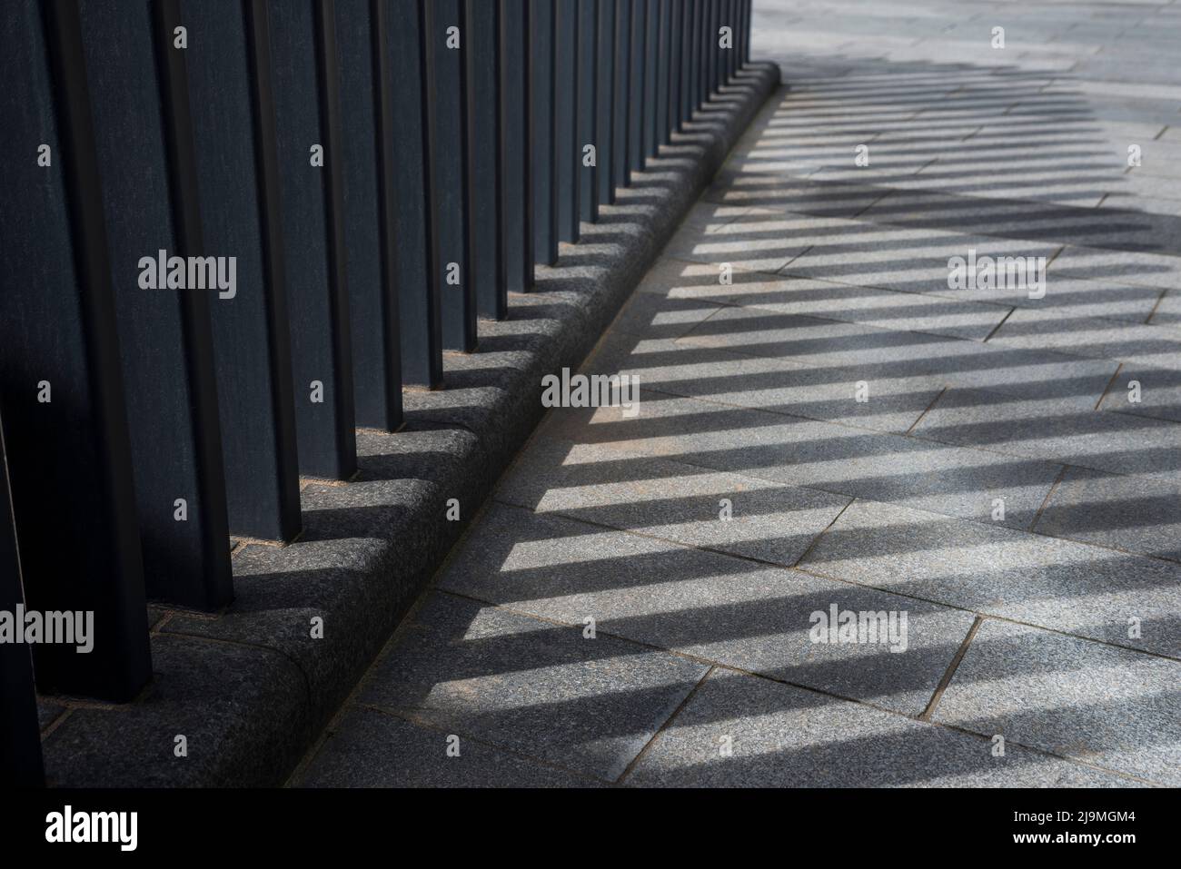 Thin walled, rectangular steel tubes filled with concrete give a strong
