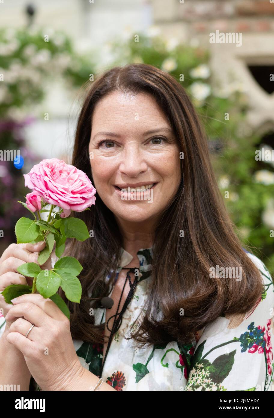 BBC Gardeners World presenter Rachel de Thame holding the newly launched Peter Beales Roses Oxford Physic rose at Chelsea Flower Show, 2022. Stock Photo