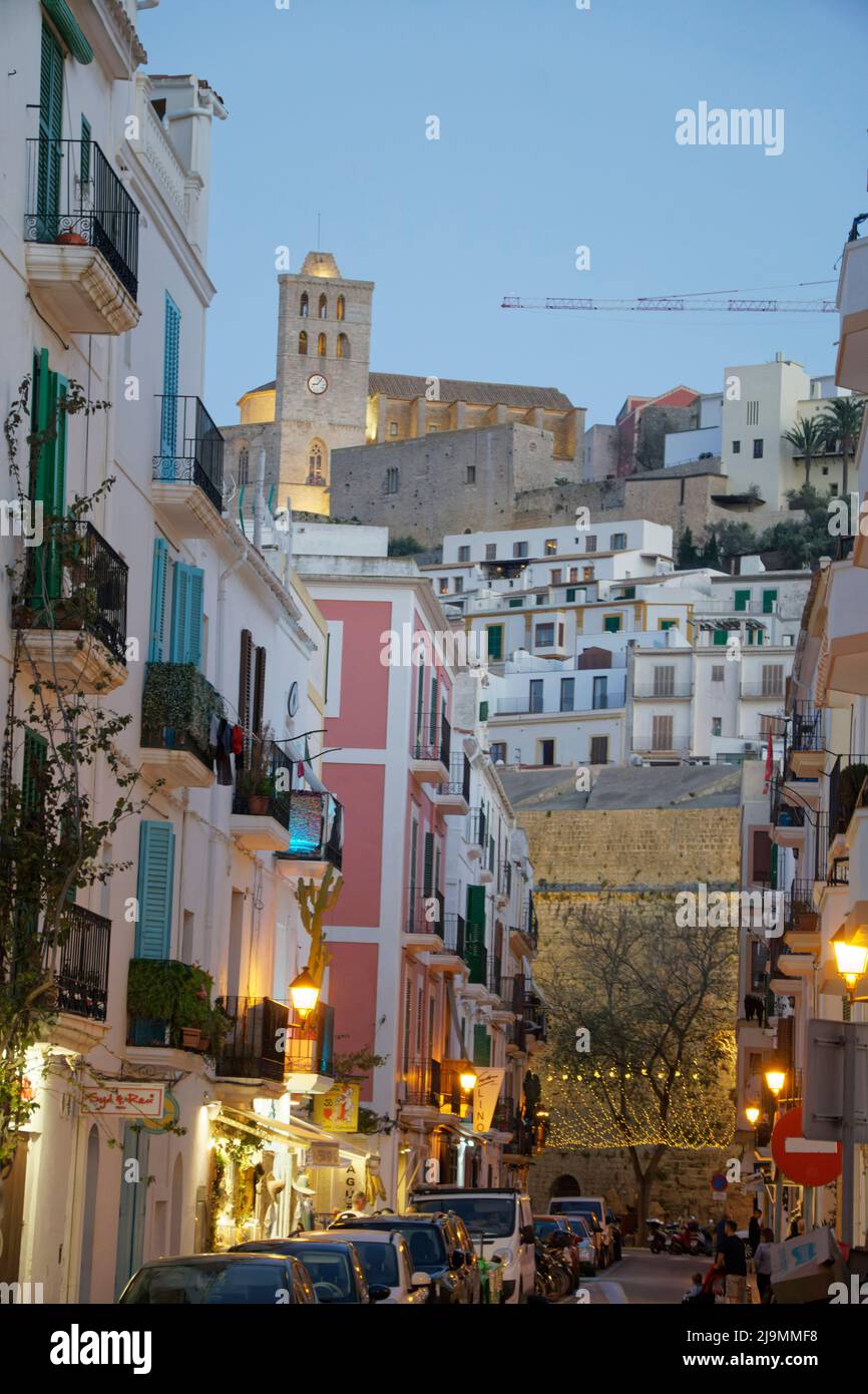 Ibiza Stadt, Altstadtgasse, Kathedrale Santa Maria De Las Nieves, Spanien | Ibiza town, Santa Maria De Las Nieves, Old City Center,  Balearic Islands, Stock Photo