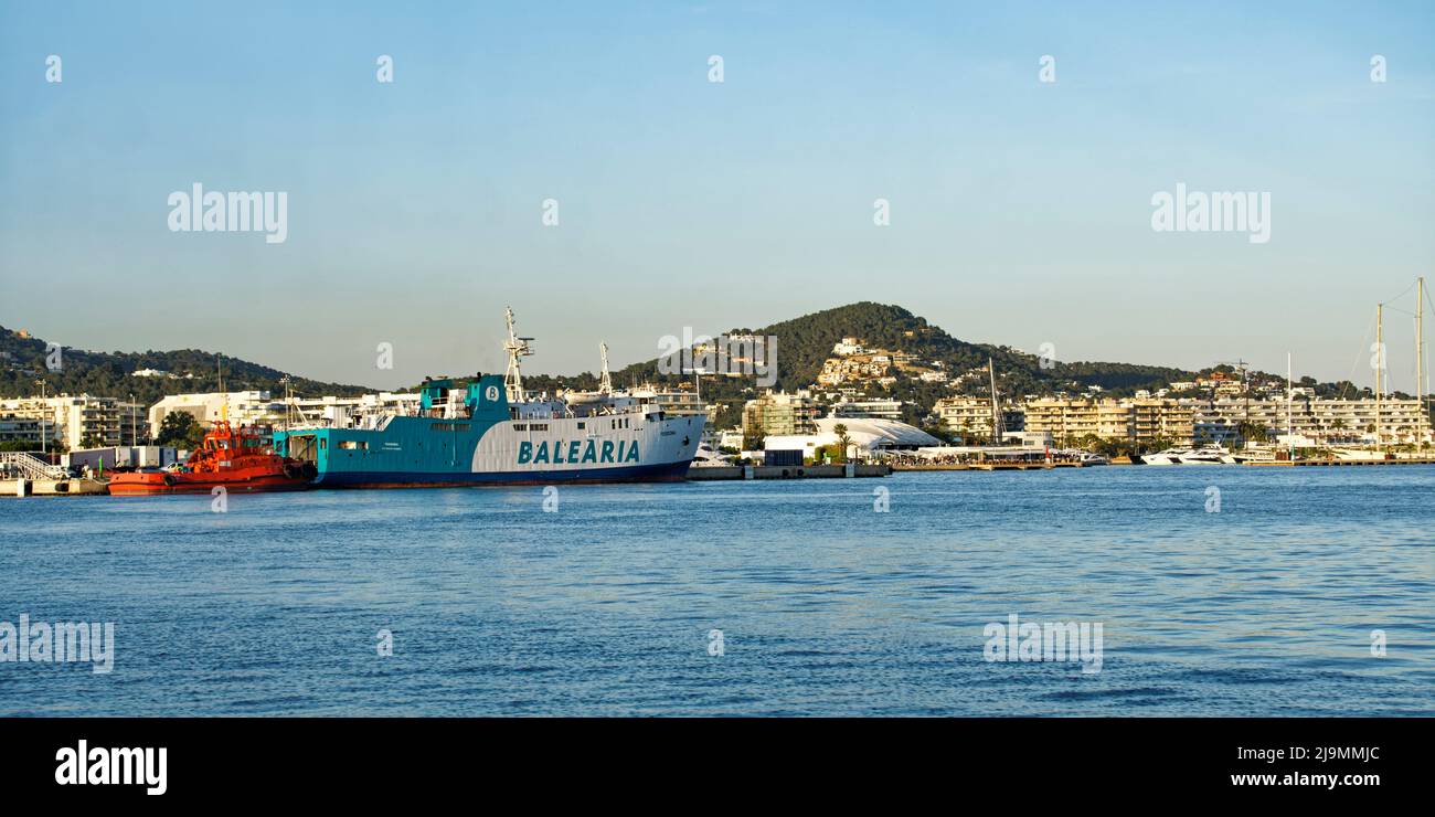 Balearia Autofähre am Hafen von Ibiza Stadt, Eivissa, Spanien Stock Photo