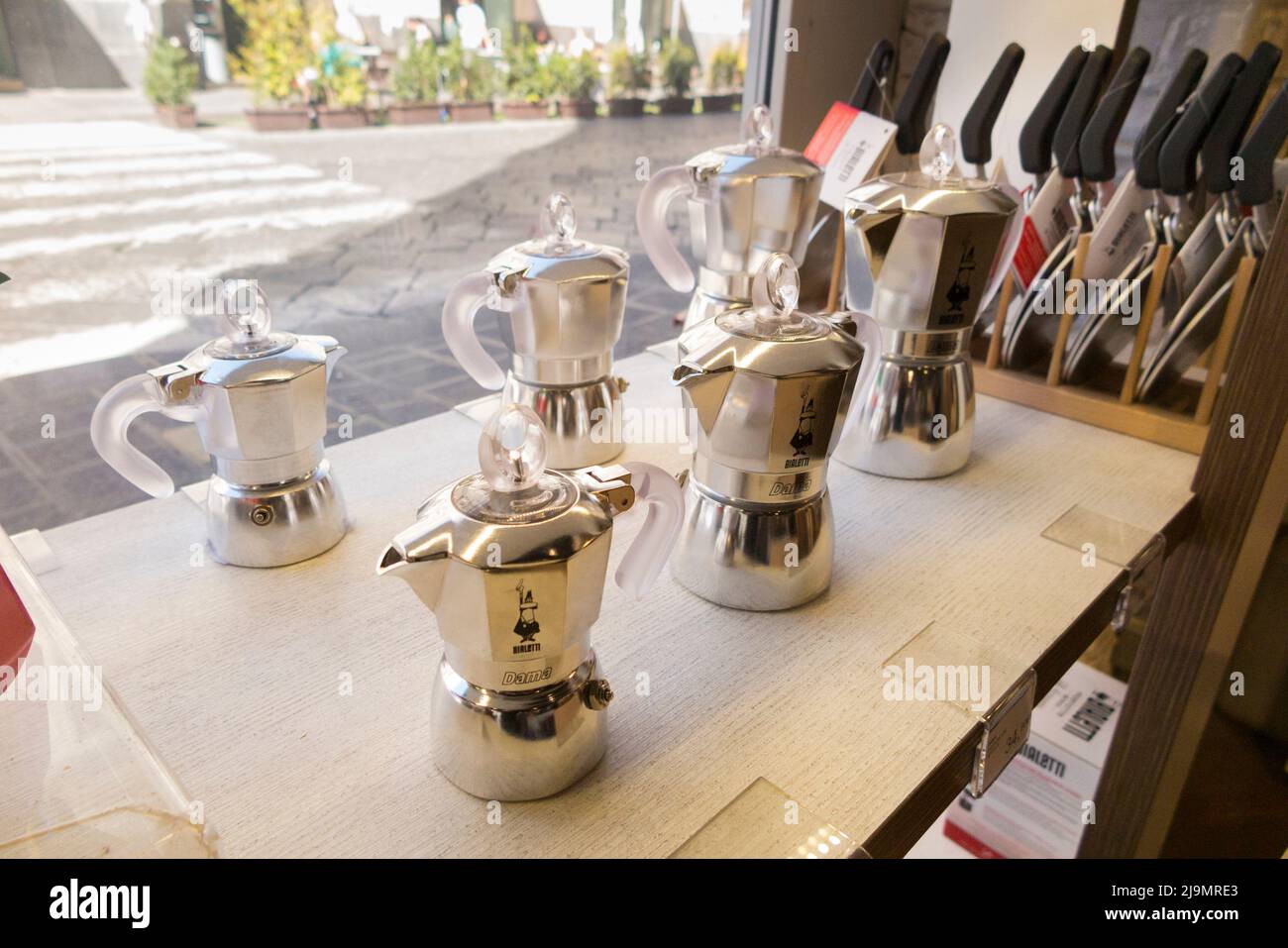 https://c8.alamy.com/comp/2J9MRE3/coffee-pots-and-coffee-makers-on-display-at-the-bialetti-store-in-catania-sicily-italy-129-2J9MRE3.jpg