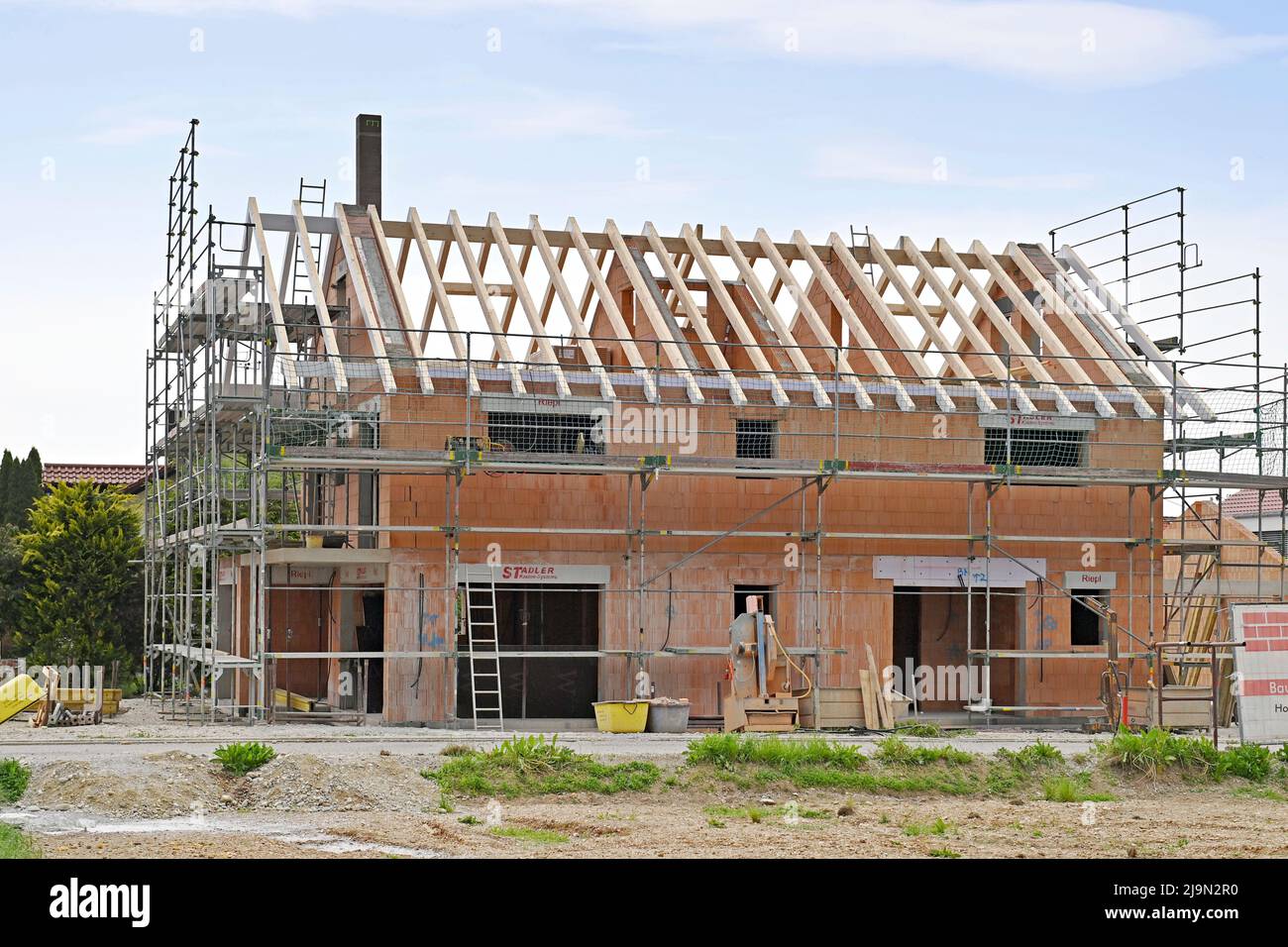 Hohenlinden, Deutschland. 23rd May, 2022. House construction, single