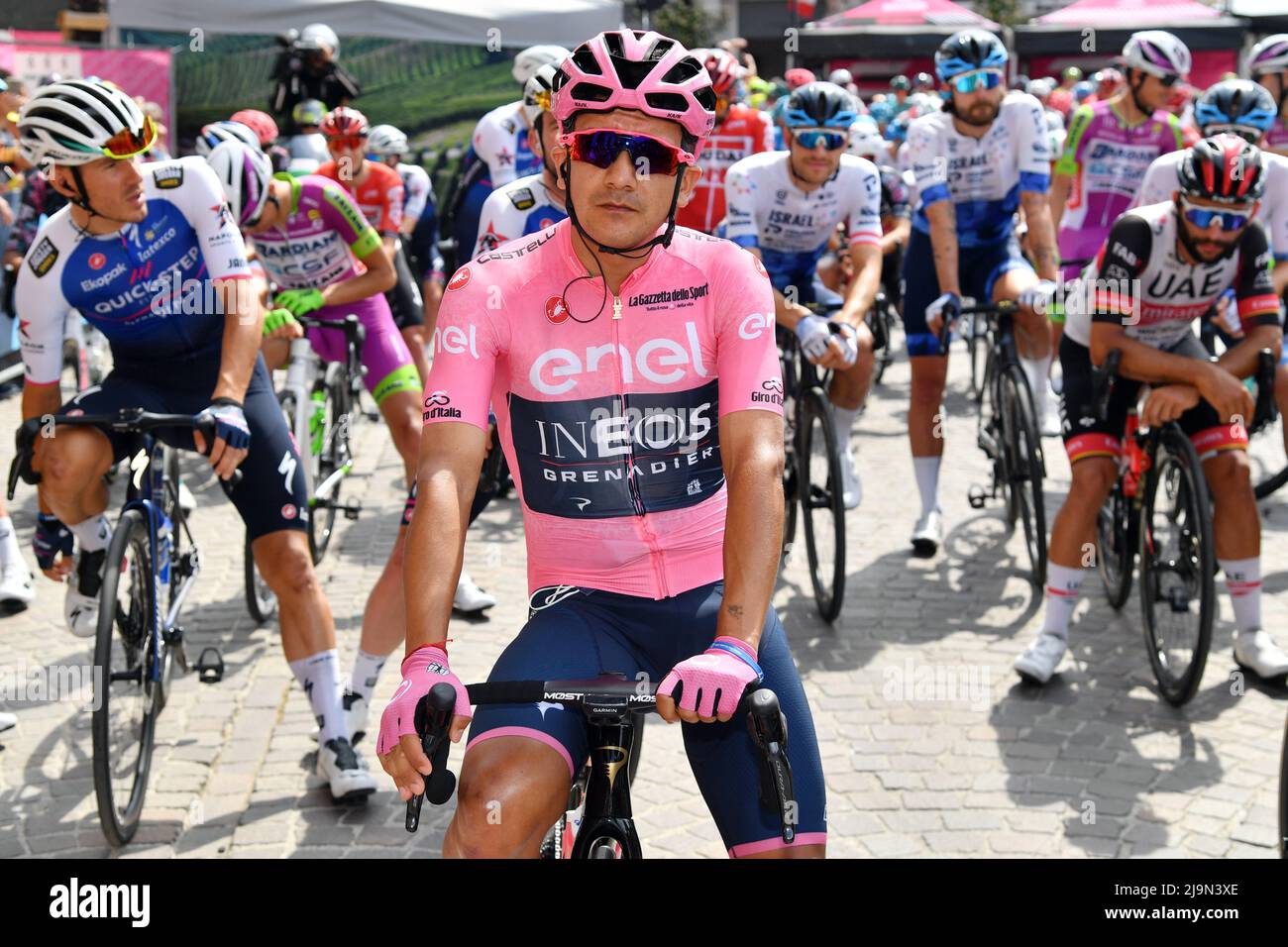 Maglia rosa hi-res stock photography and images - Page 2 - Alamy