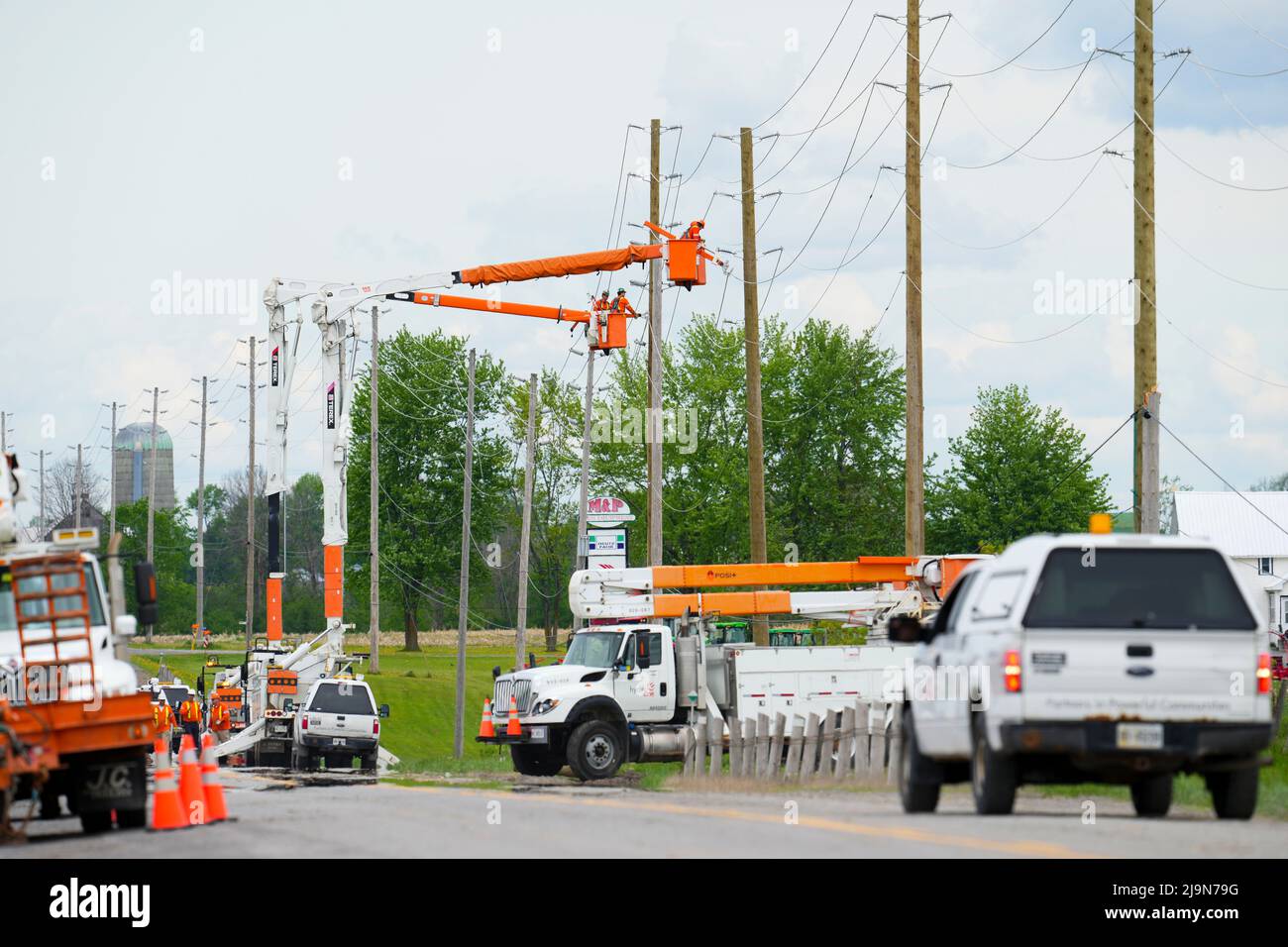 Hydro Crews work to fix broken power poles and restore power in the ...