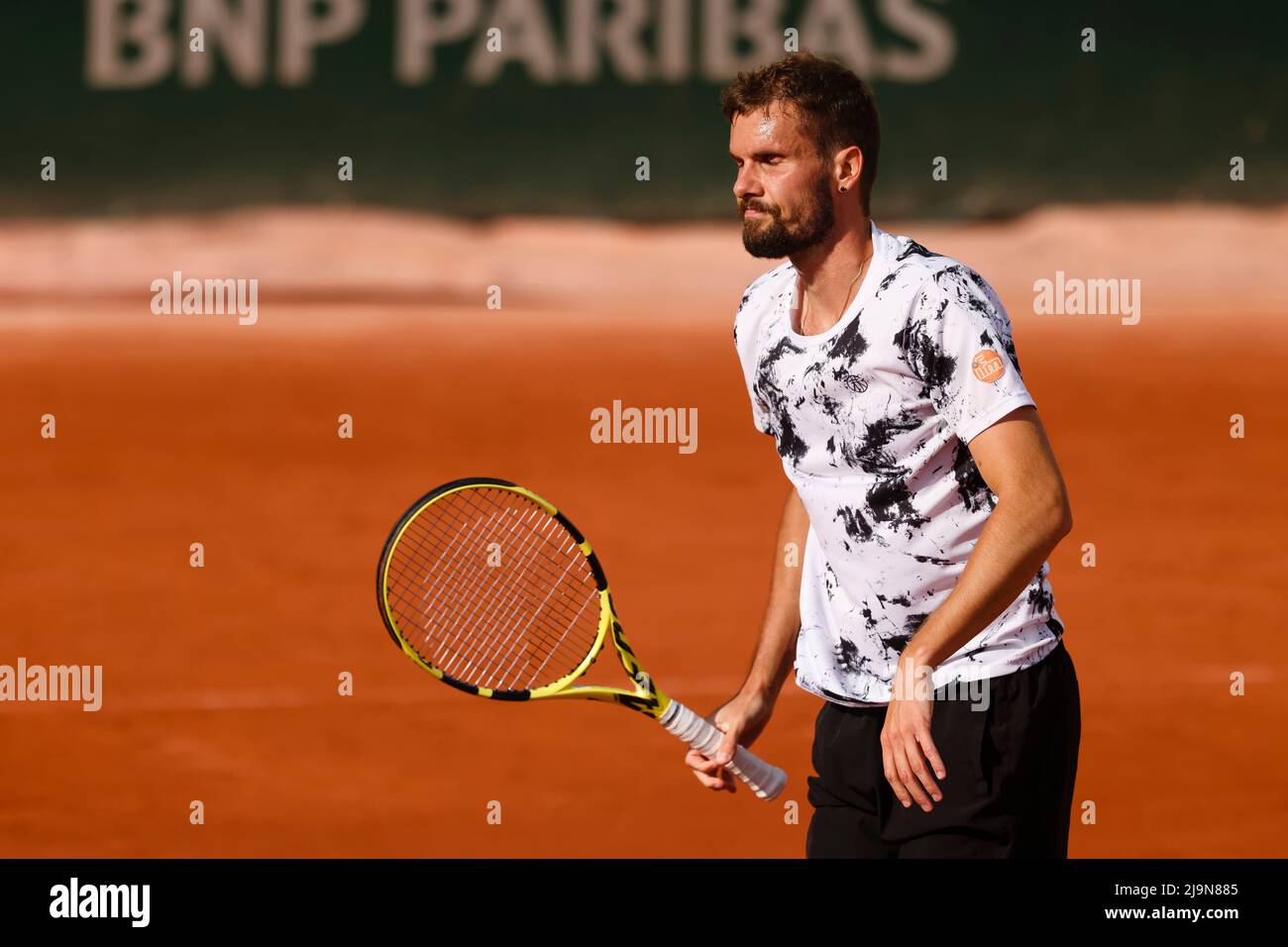 Paris, France. 24th May, 2022. Tennis: Grand Slam/ATP Tour - French Open,  men's singles, 1st round, Carballes Baena (Spain) - Otte (Germany). Oscar  Otte is in action. Credit: Frank Molter/dpa/Alamy Live News