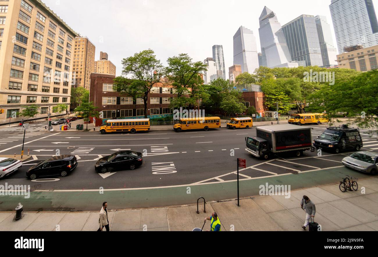 School buses park in front of PS33 in Chelsea in New York on Friday, May 20, 2022. The CDC now recommends that children between the ages of 5 and 11 years-old get a third dose of the Pfizer-BioNTech COVID-19 vaccine. (© Richard B. Levine) Stock Photo