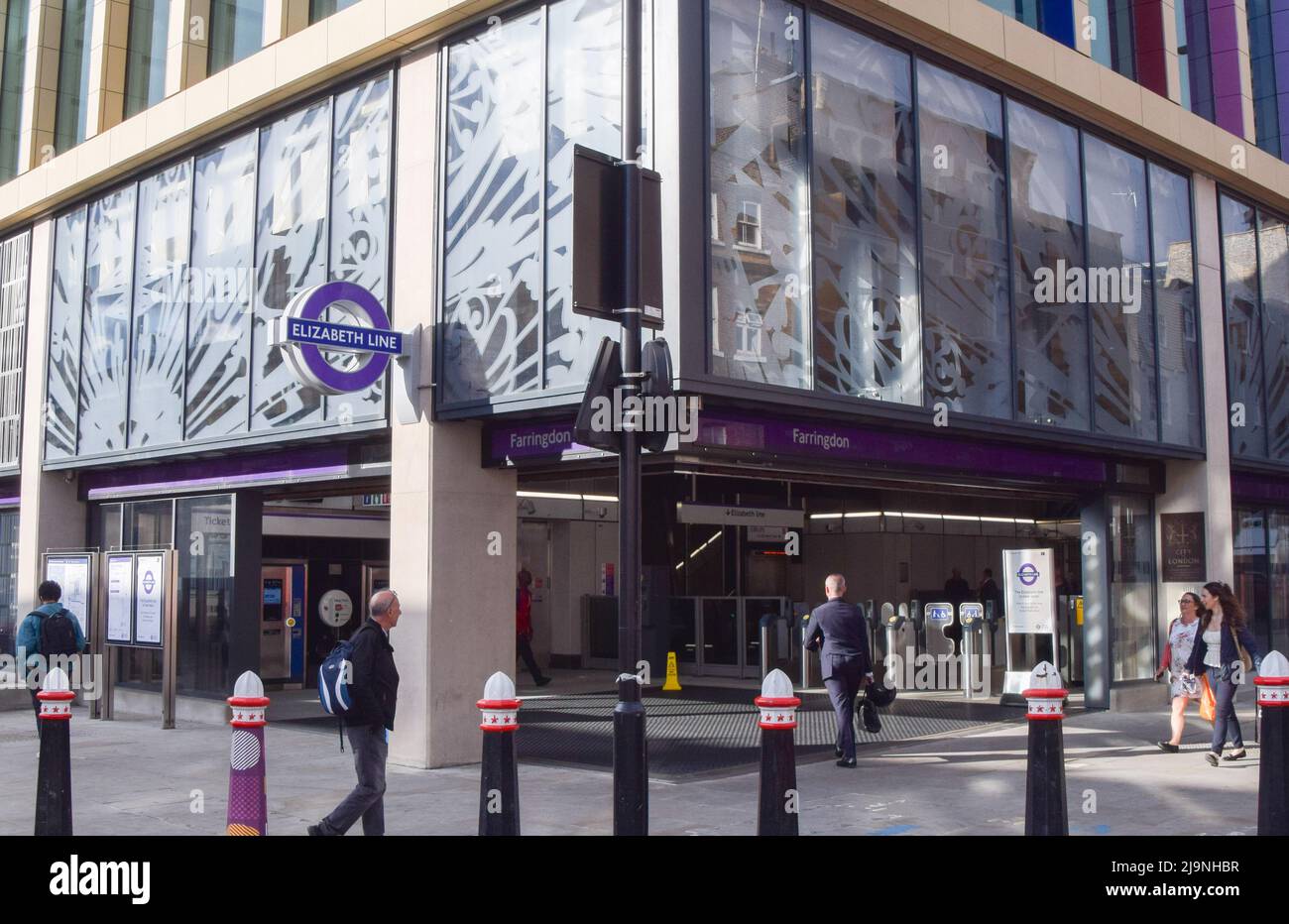Elizabeth line farringdon station hires stock photography and images