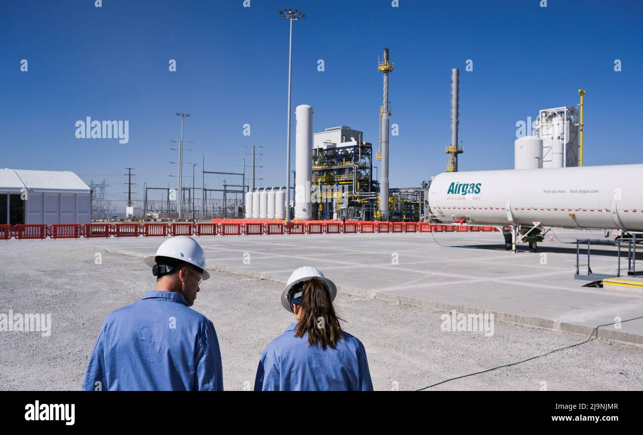 Hydrogen production facility hires stock photography and images Alamy