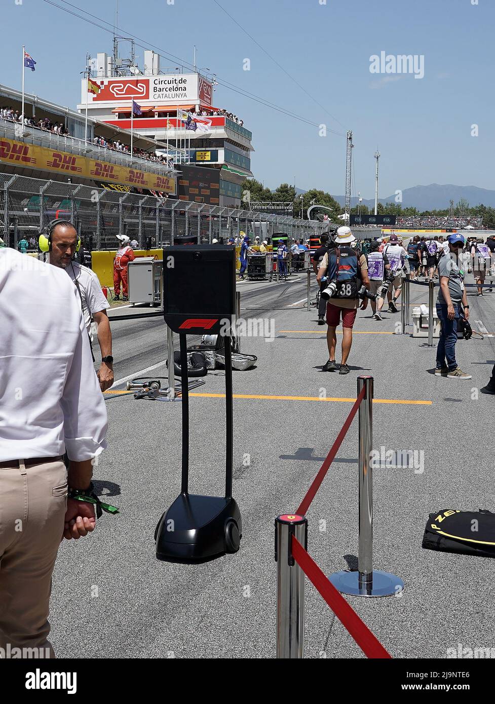 22.05.2022, Circuit de Catalunya, Barcelona, F1 Pirelli Grand Prix von Spanien 2022&#xA; , im Bild&#xA;Roboter in der Startaufstellung.&#xA;Die Fans k Stock Photo