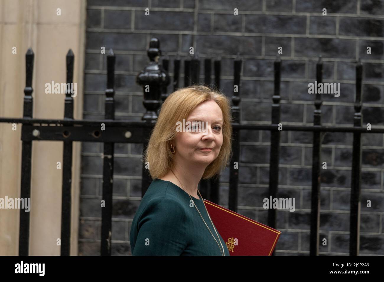 London, UK. 24th May, 2022. Liz Truss Foreign Secretary arrives at a cabinet meeting at 10 Downing Street London. The weekly UK cabinet meeting at 10 Downing Street, London UK chaired by the Prime Minister. Credit: SOPA Images Limited/Alamy Live News Stock Photo