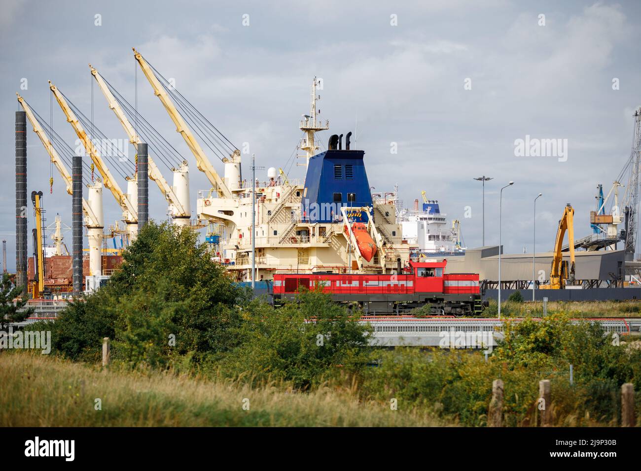 Red steam locomotive hi-res stock photography and images - Alamy