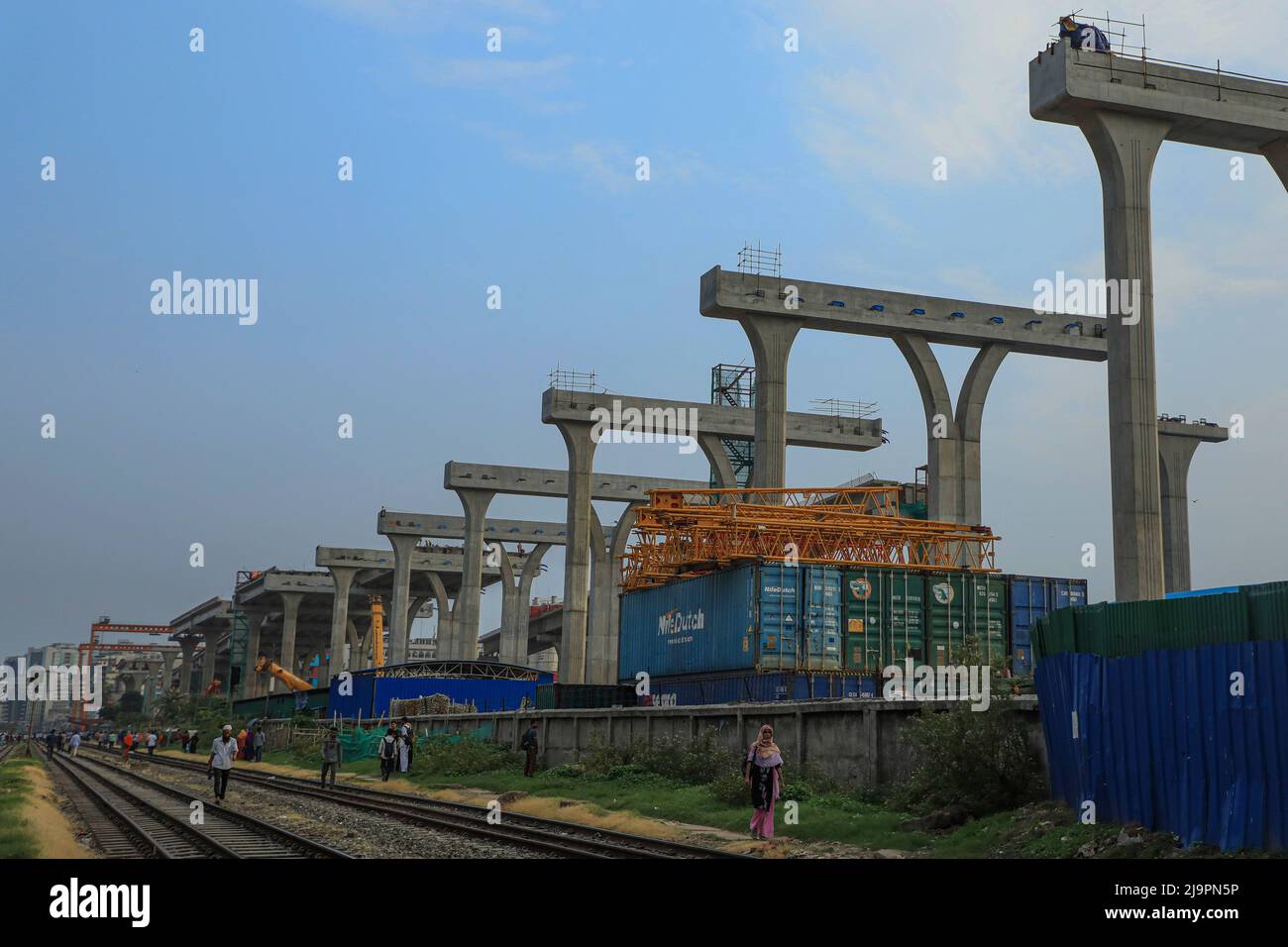 Dhaka, Bangladesh. 22nd May, 2022. A view of Dhaka Elevated Expressway (DEE) construction area in Dhaka. Credit: SOPA Images Limited/Alamy Live News Stock Photo
