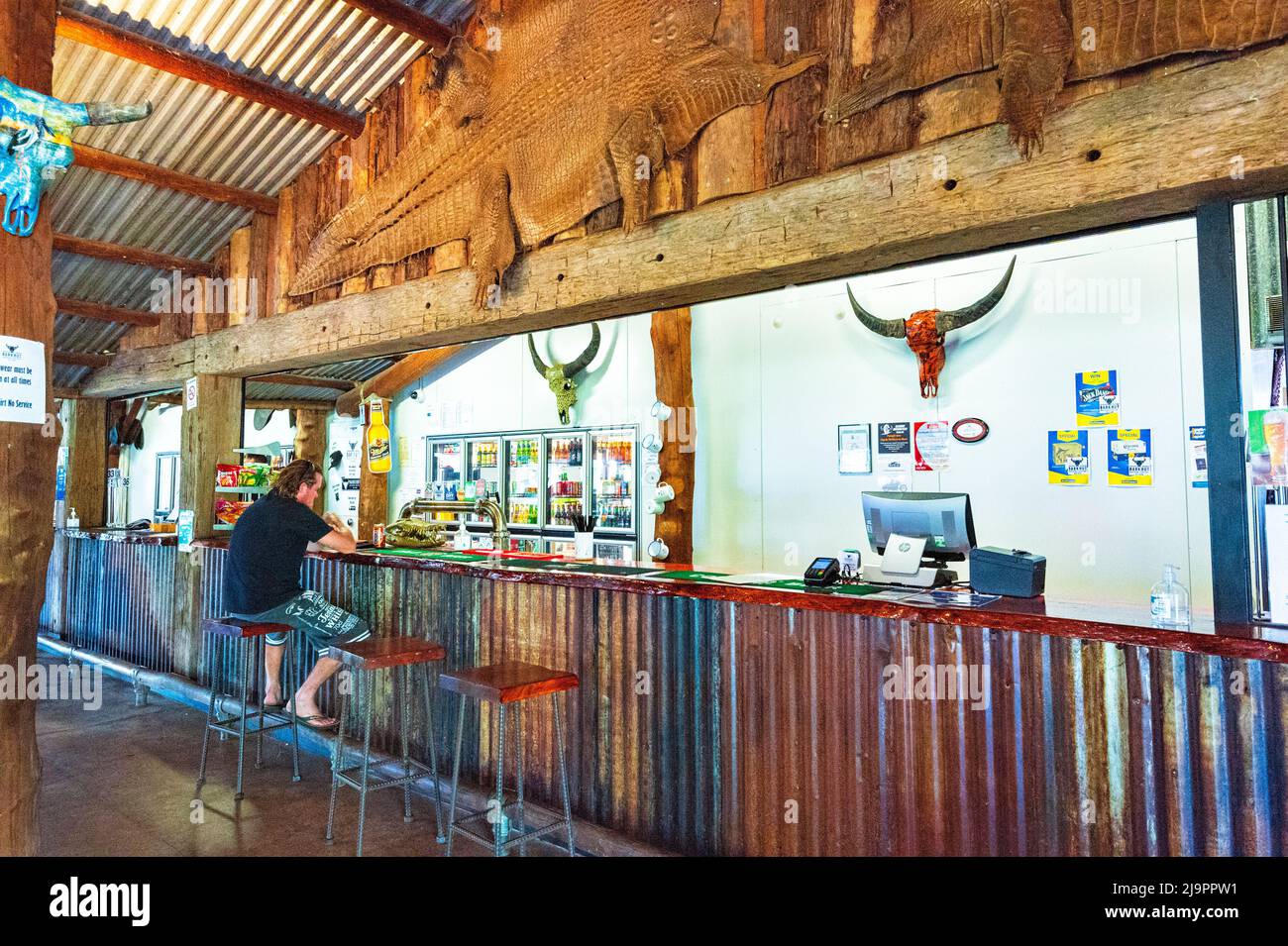 Bar of the popular rustic Bark Hut Inn, Northern Territory, NT, Australia Stock Photo