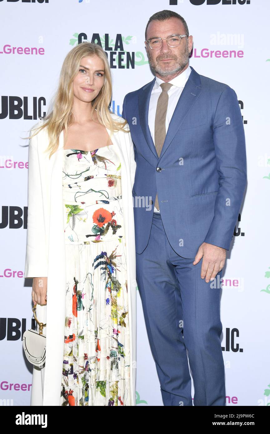 New York, USA. 24th May, 2022. (L R) Taylor Nielsen and Liev Schreiber