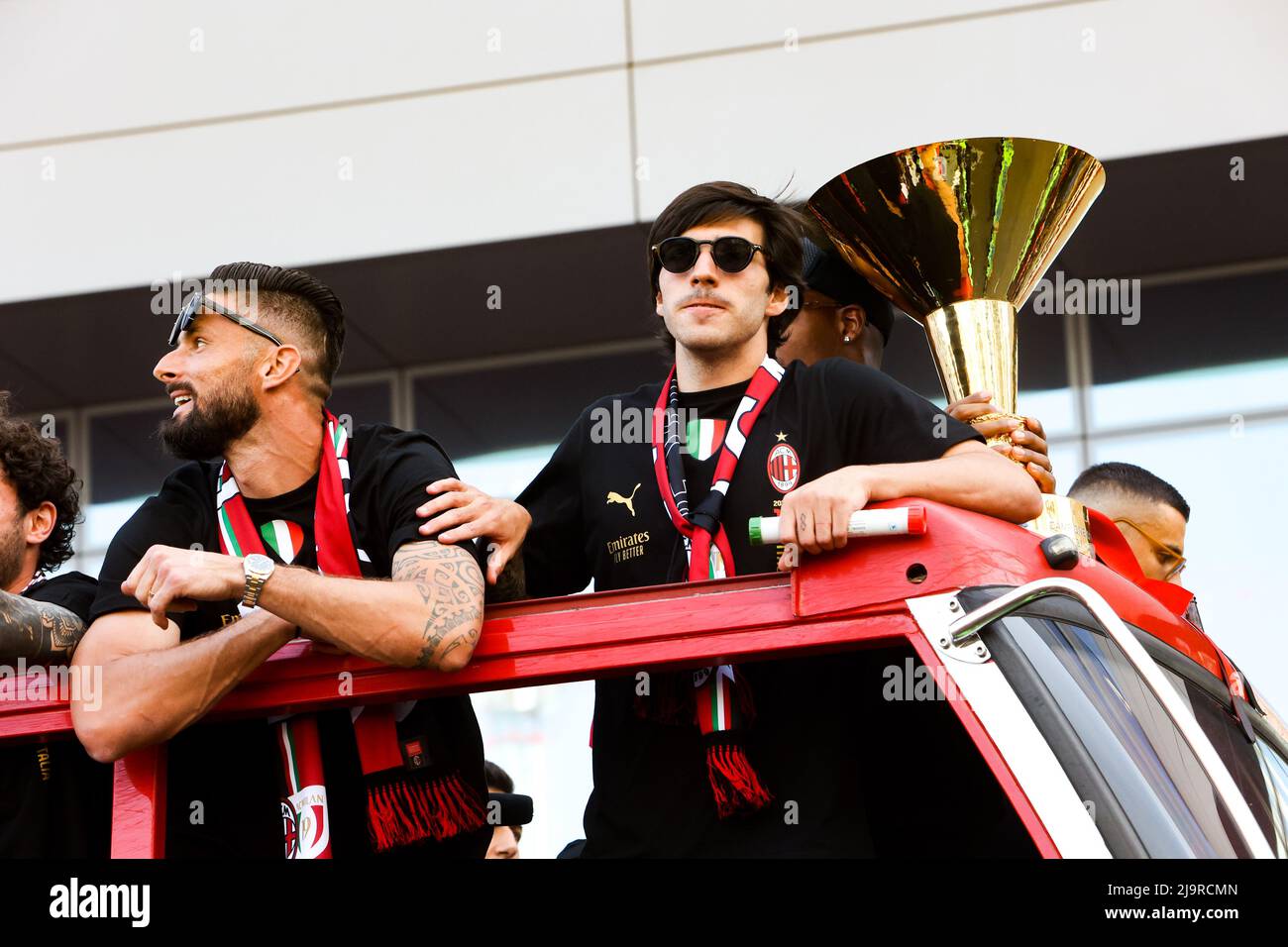 AC MILAN BUS CELEBRATION visual data 5