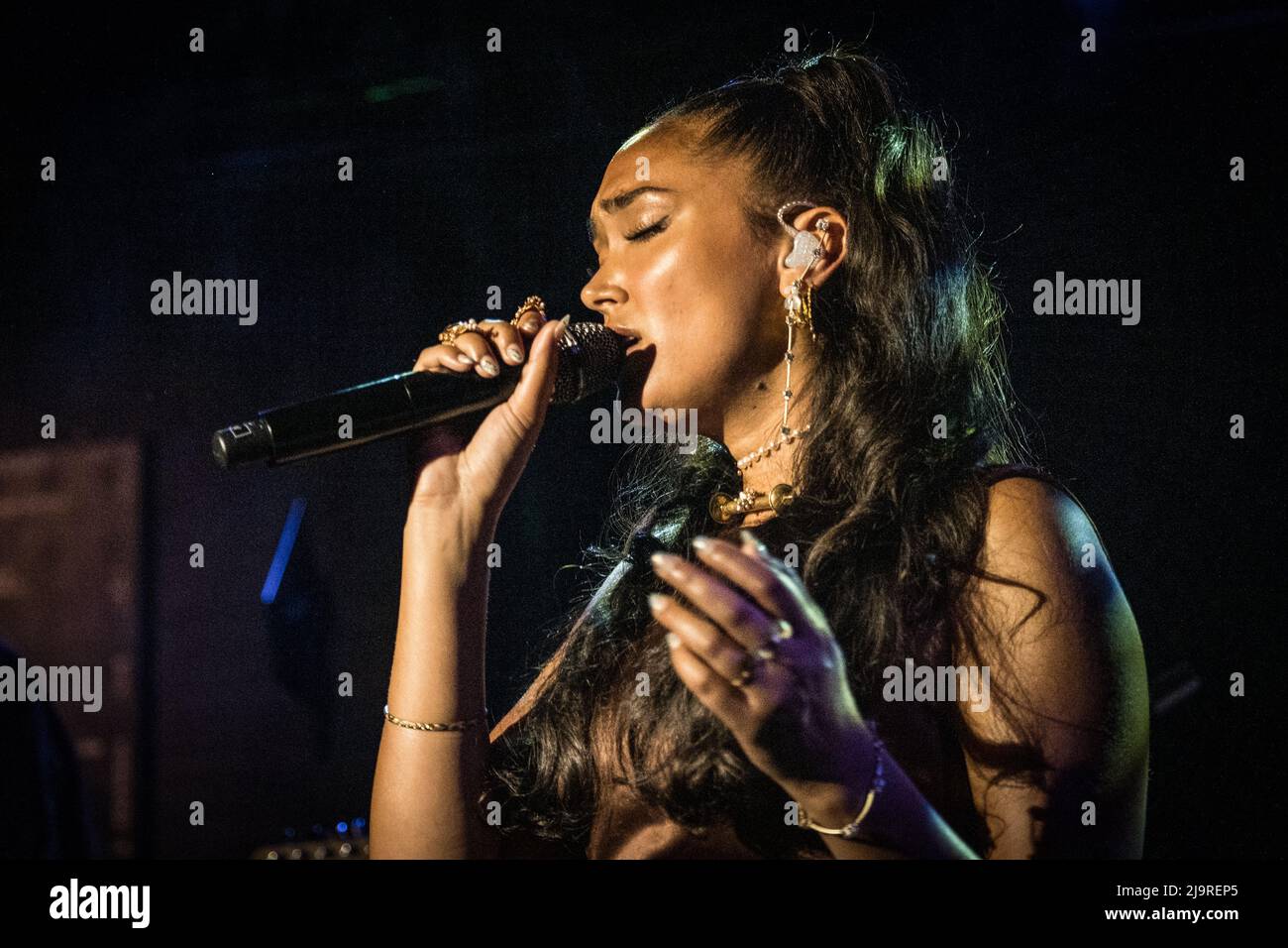 Crookes Singer Joy elizabeth akther crookes hi-res stock photography and images - Alamy