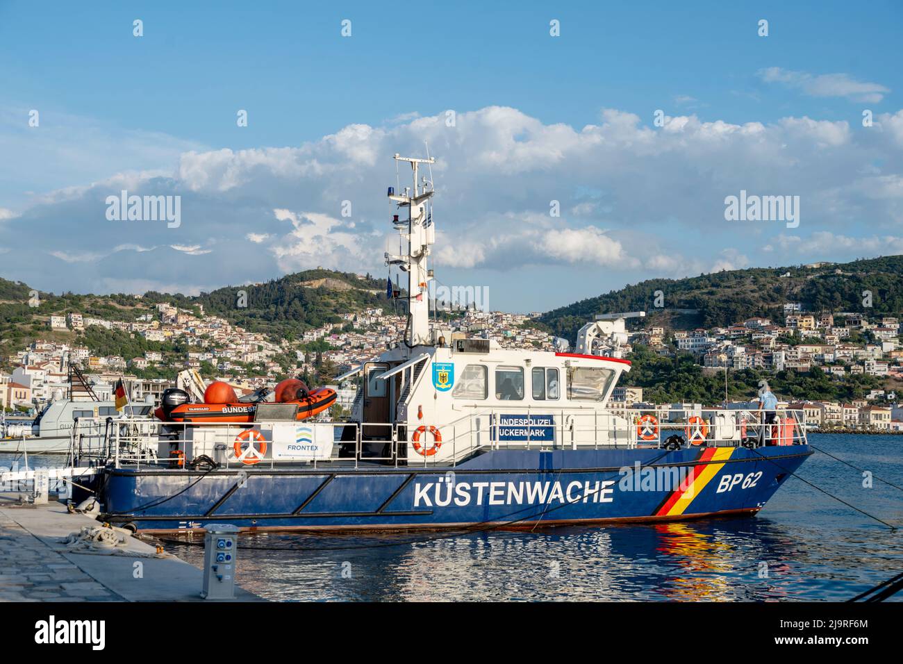 Griechenland, Insel Samos, Inselhauptort Samos (auch Vathy), Deutsches Küstenwachboot Uckermark (BP62) im Einsatz für FRONTEX im Hafen von Vathy Stock Photo